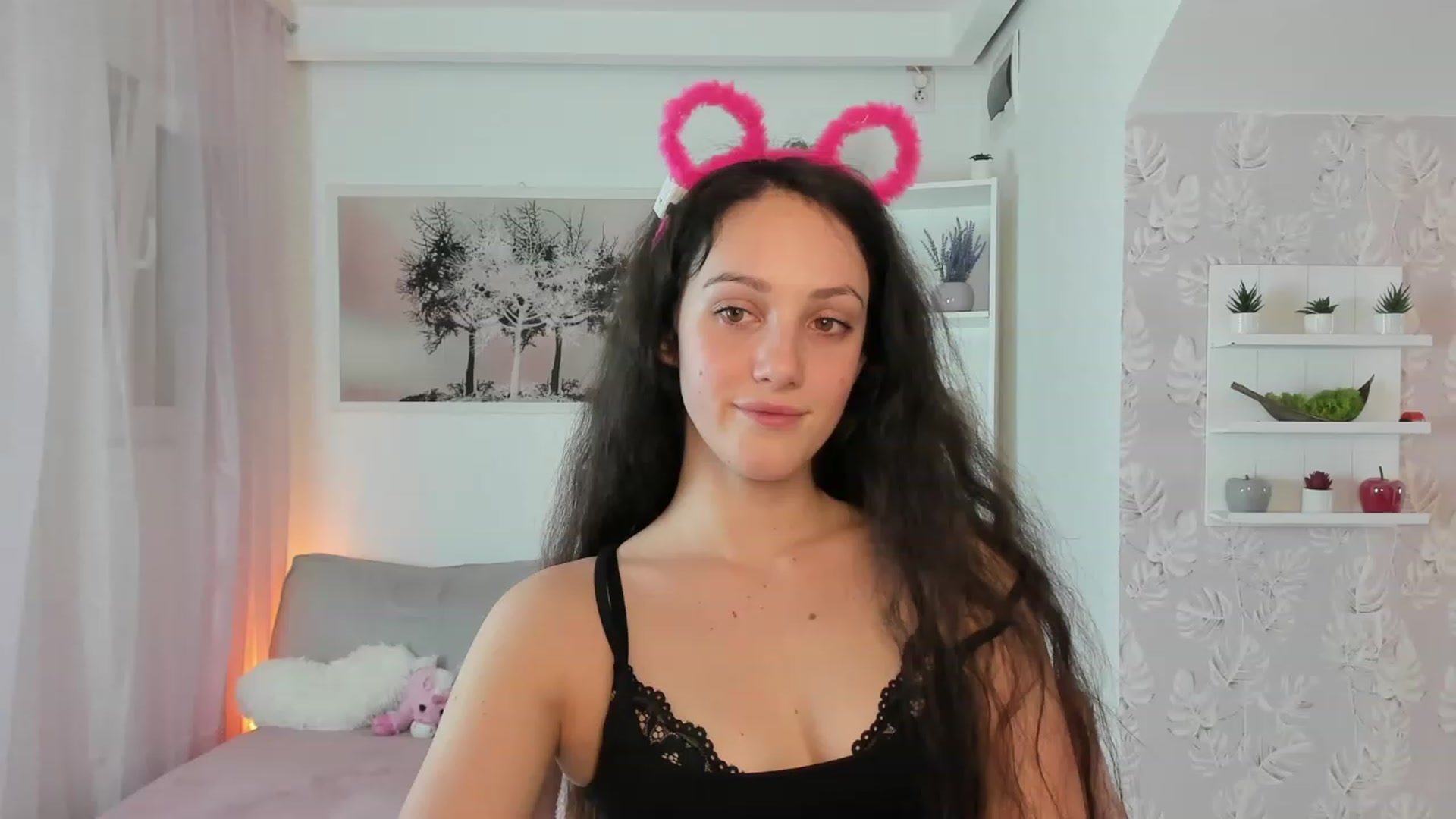 Gallery image thumbnail from Sophie_Rain18's myfreecams stream on, 02/13/2023, 18:19 image 14 of 20