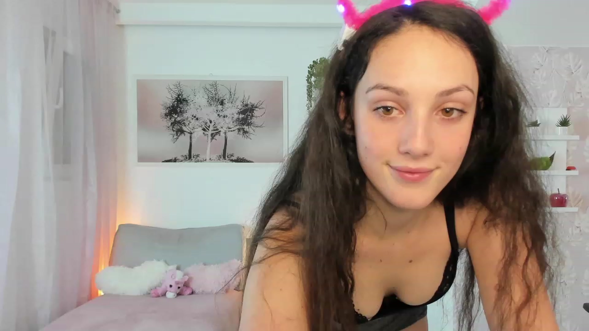 Gallery image thumbnail from Sophie_Rain18's myfreecams stream on, 02/13/2023, 18:19 image 5 of 20