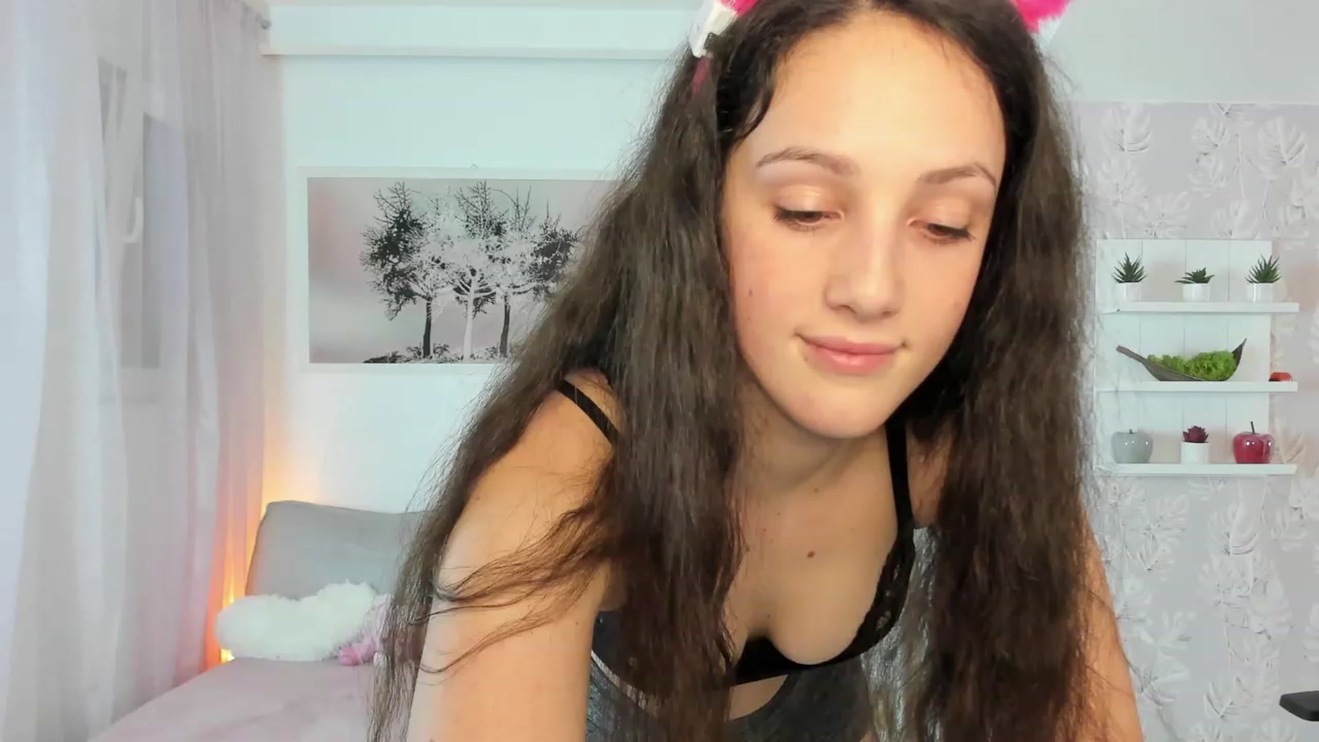 Gallery image thumbnail from Sophie_Rain18's myfreecams stream on, 02/13/2023, 18:32 image 13 of 20