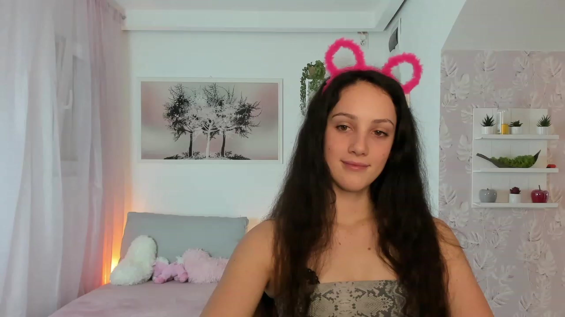 Gallery image thumbnail from Sophie_Rain18's myfreecams stream on, 02/14/2023, 15:48 image 9 of 20
