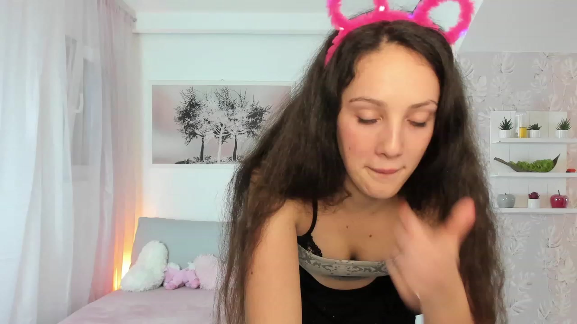 Gallery image thumbnail from Sophie_Rain18's myfreecams stream on, 02/14/2023, 15:48 image 20 of 20