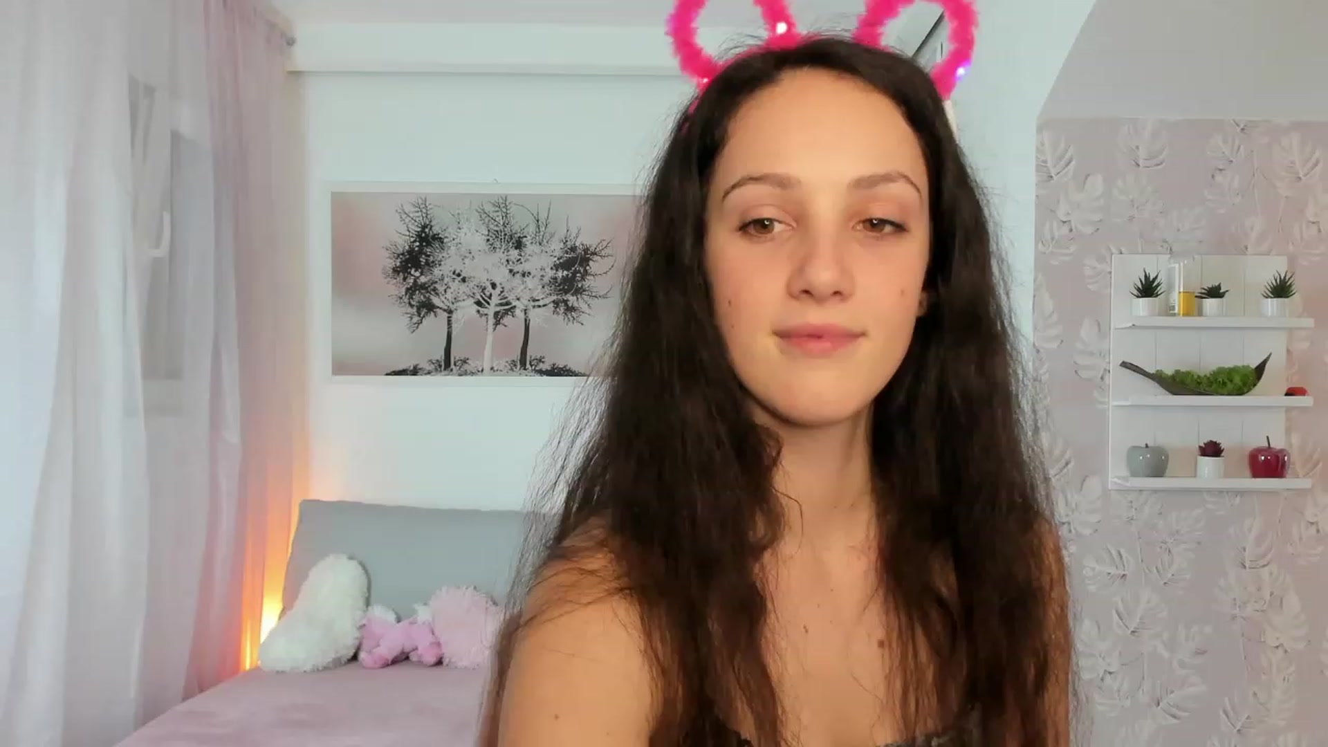 Gallery image thumbnail from Sophie_Rain18's myfreecams stream on, 02/14/2023, 15:48 image 13 of 20