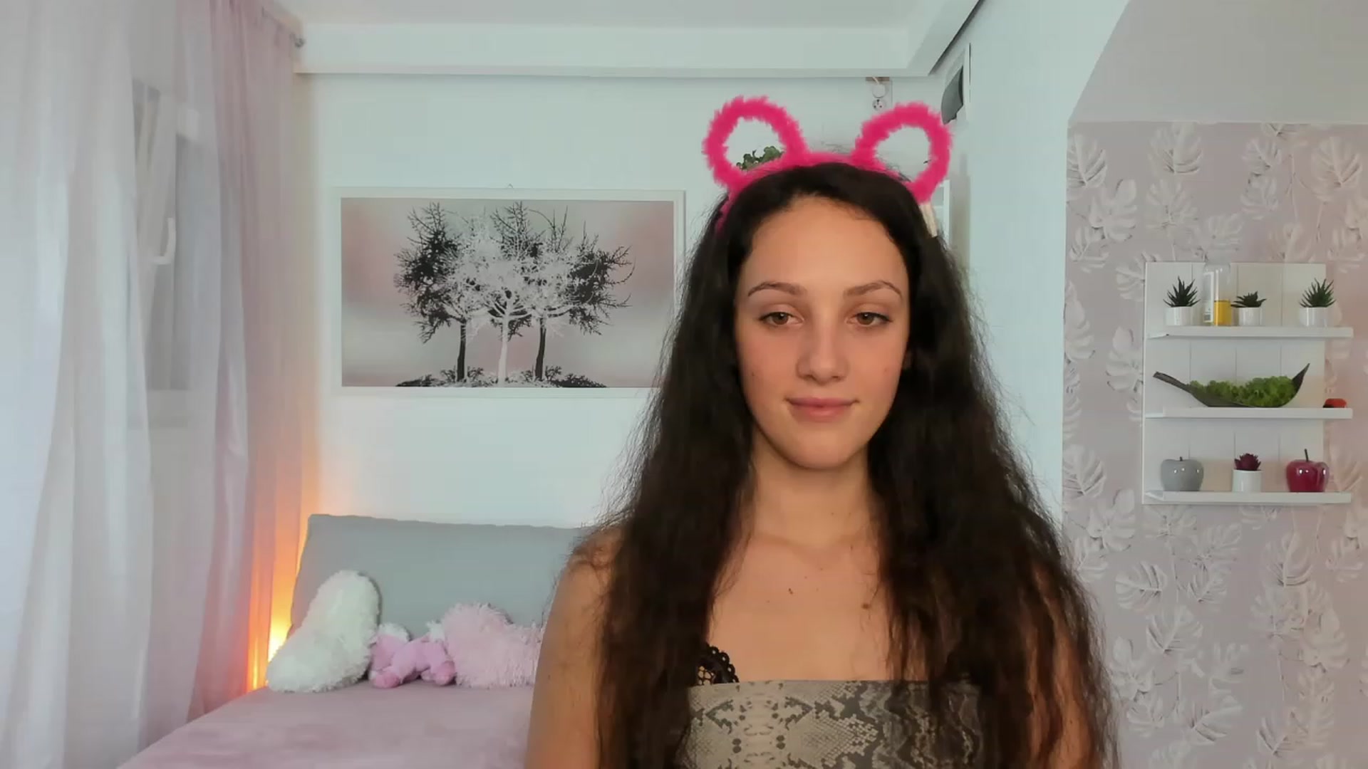 Gallery image thumbnail from Sophie_Rain18's myfreecams stream on, 02/14/2023, 15:48 image 16 of 20