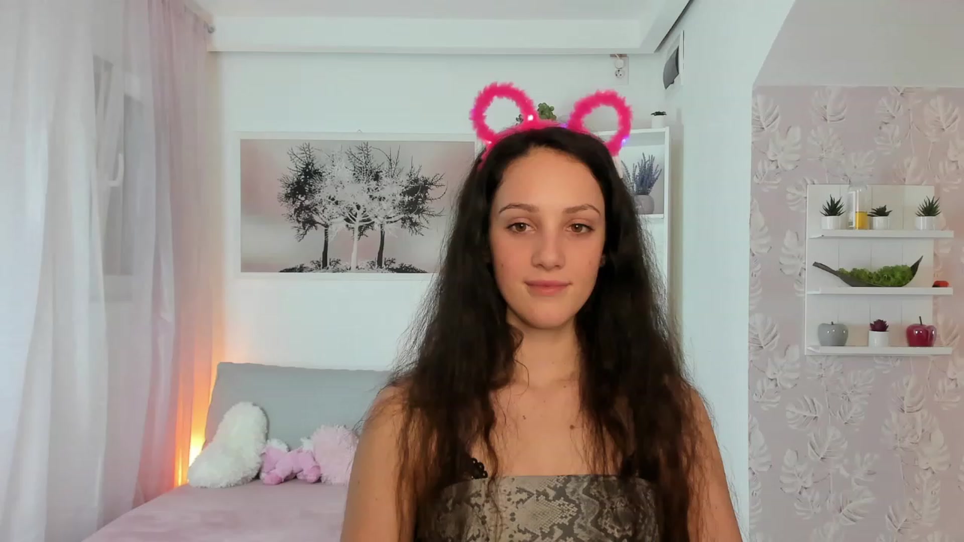 Gallery image thumbnail from Sophie_Rain18's myfreecams stream on, 02/14/2023, 15:48 image 15 of 20