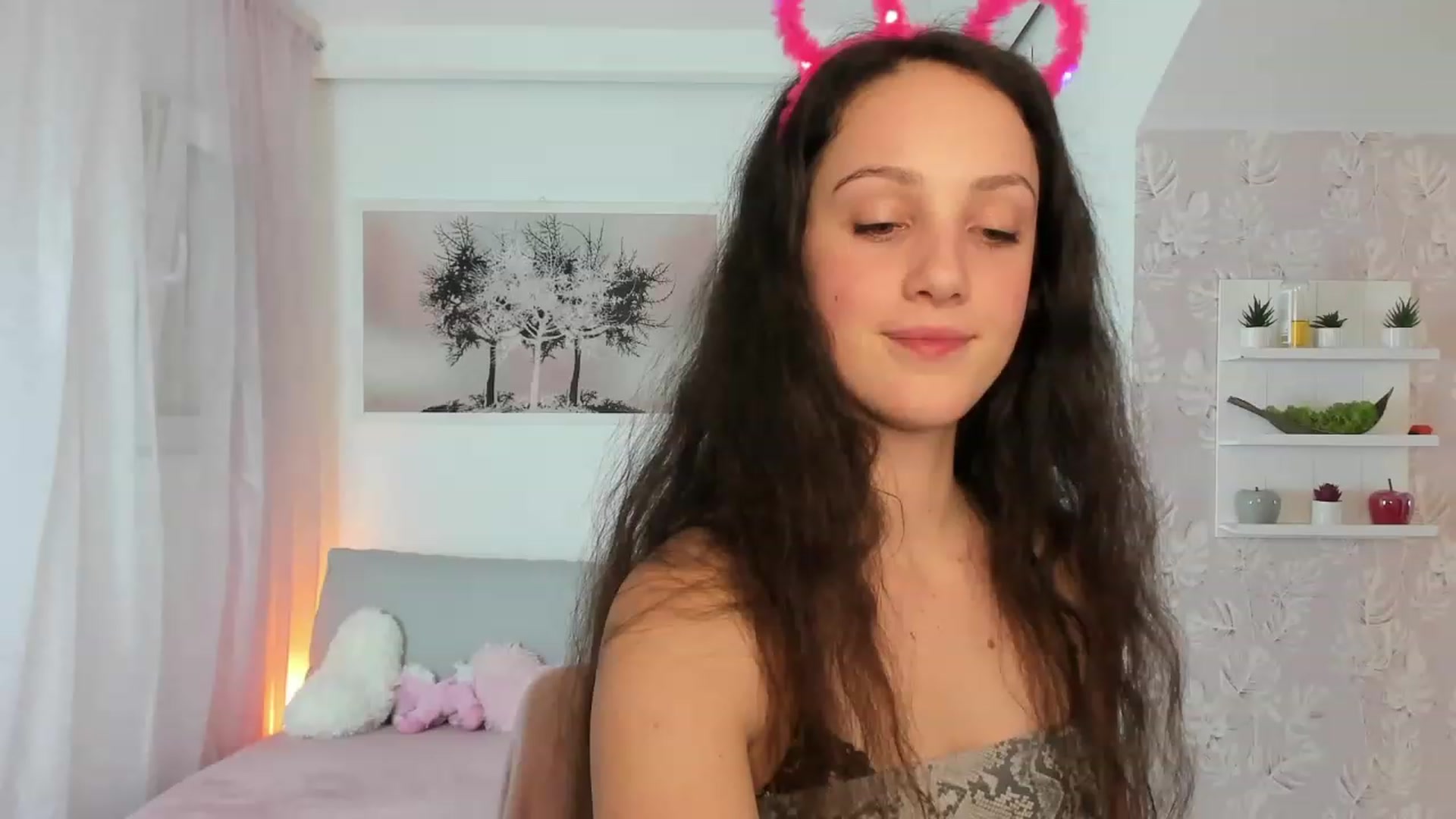 Gallery image thumbnail from Sophie_Rain18's myfreecams stream on, 02/14/2023, 15:48 image 12 of 20