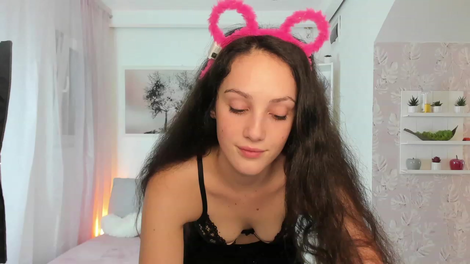 Gallery image thumbnail from Sophie_Rain18's myfreecams stream on, 02/14/2023, 17:49 image 11 of 20