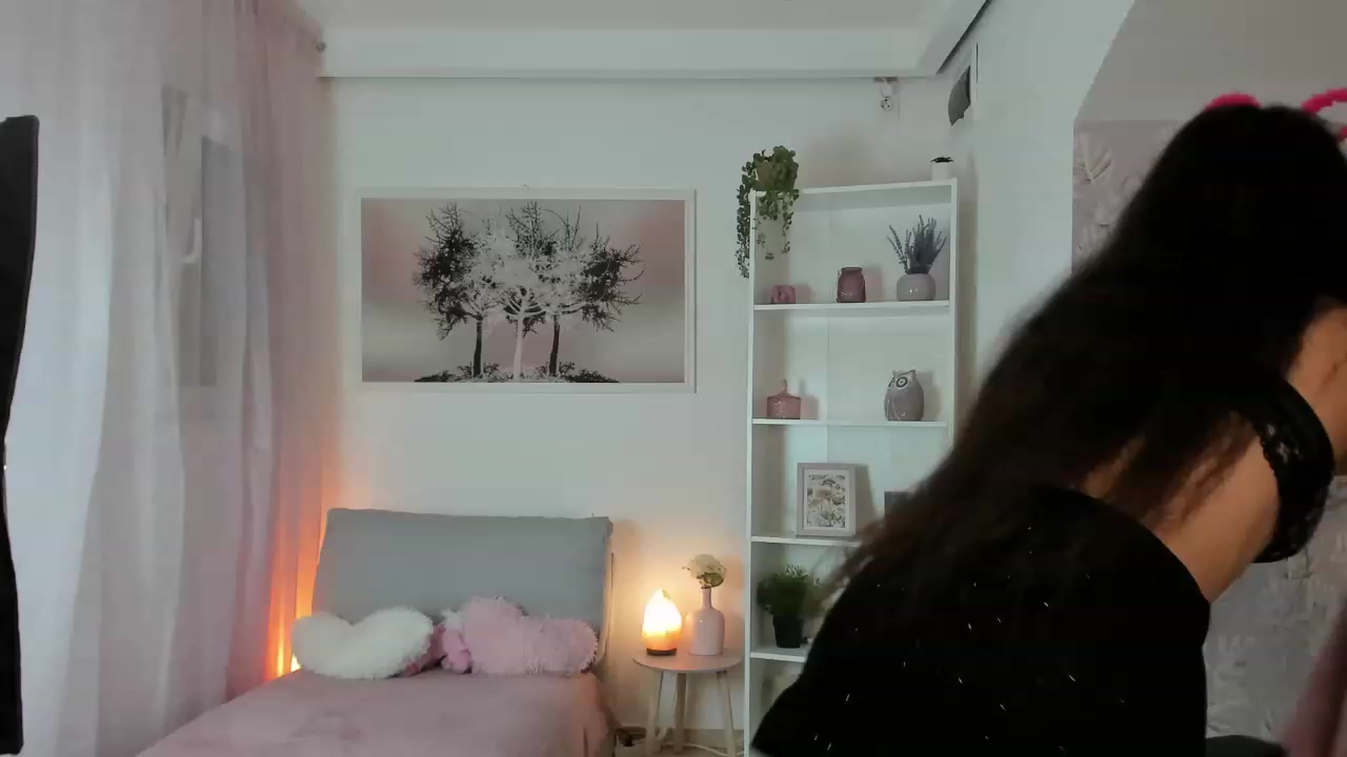 Gallery image thumbnail from Sophie_Rain18's myfreecams stream on, 02/14/2023, 17:49 image 17 of 20