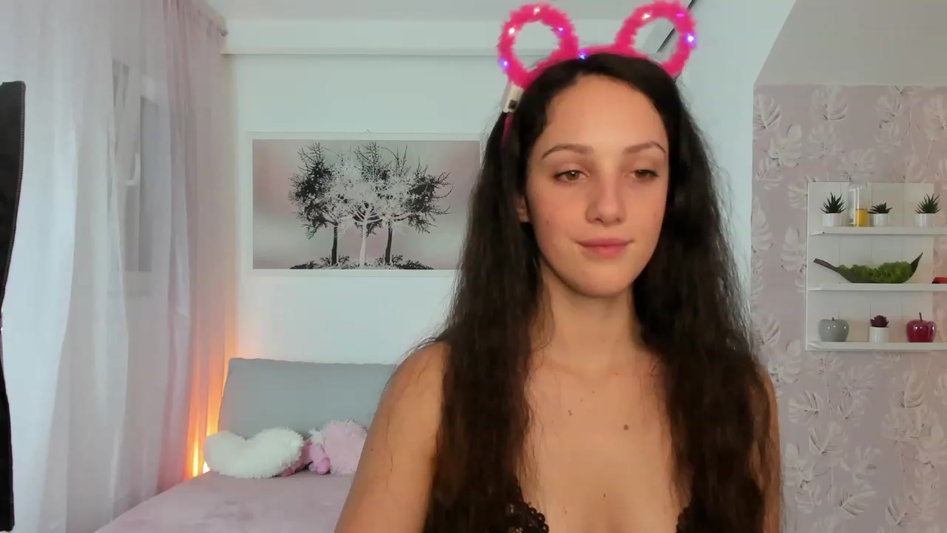 Gallery image thumbnail from Sophie_Rain18's myfreecams stream on, 02/14/2023, 17:49 image 2 of 20
