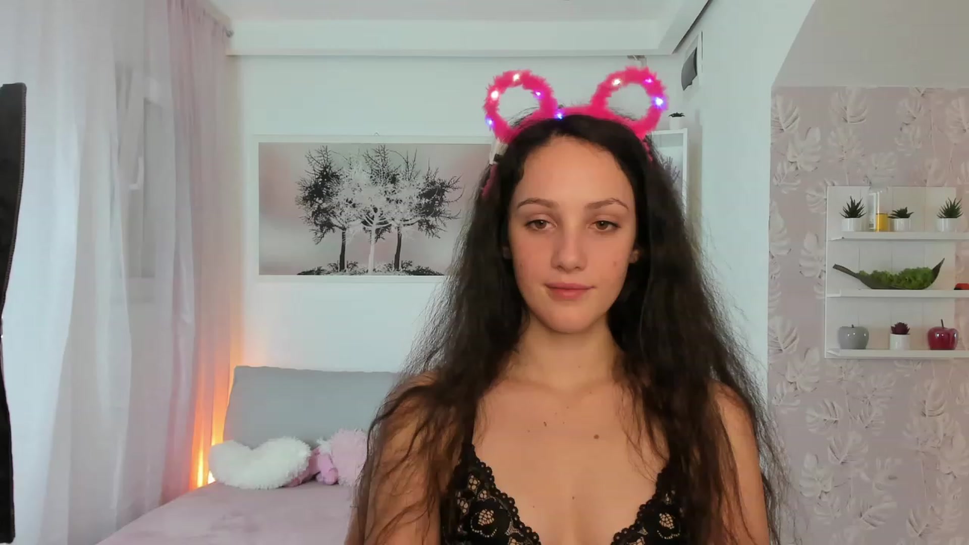 Gallery image thumbnail from Sophie_Rain18's myfreecams stream on, 02/14/2023, 17:49 image 15 of 20