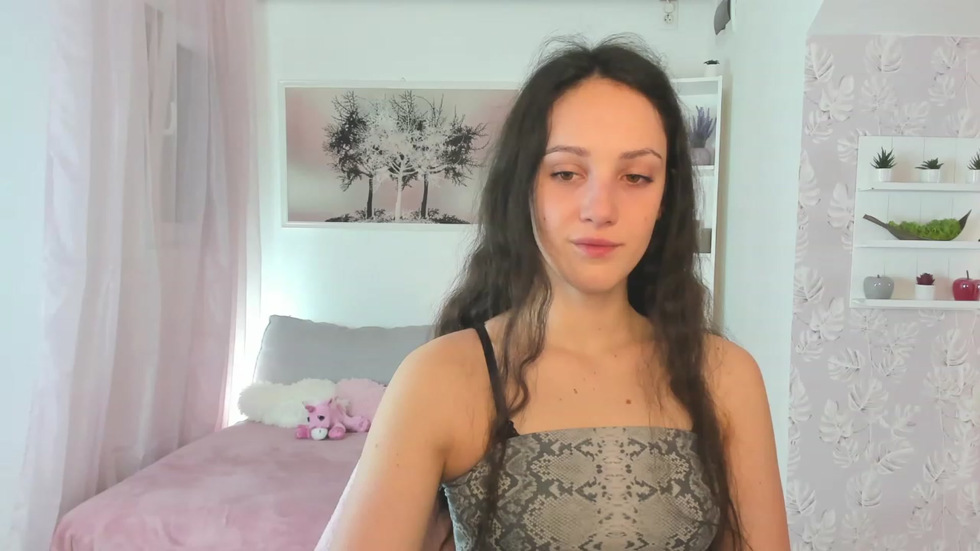 Gallery image thumbnail from Sophie_Rain18's myfreecams stream on, 02/28/2023, 14:53 image 15 of 20