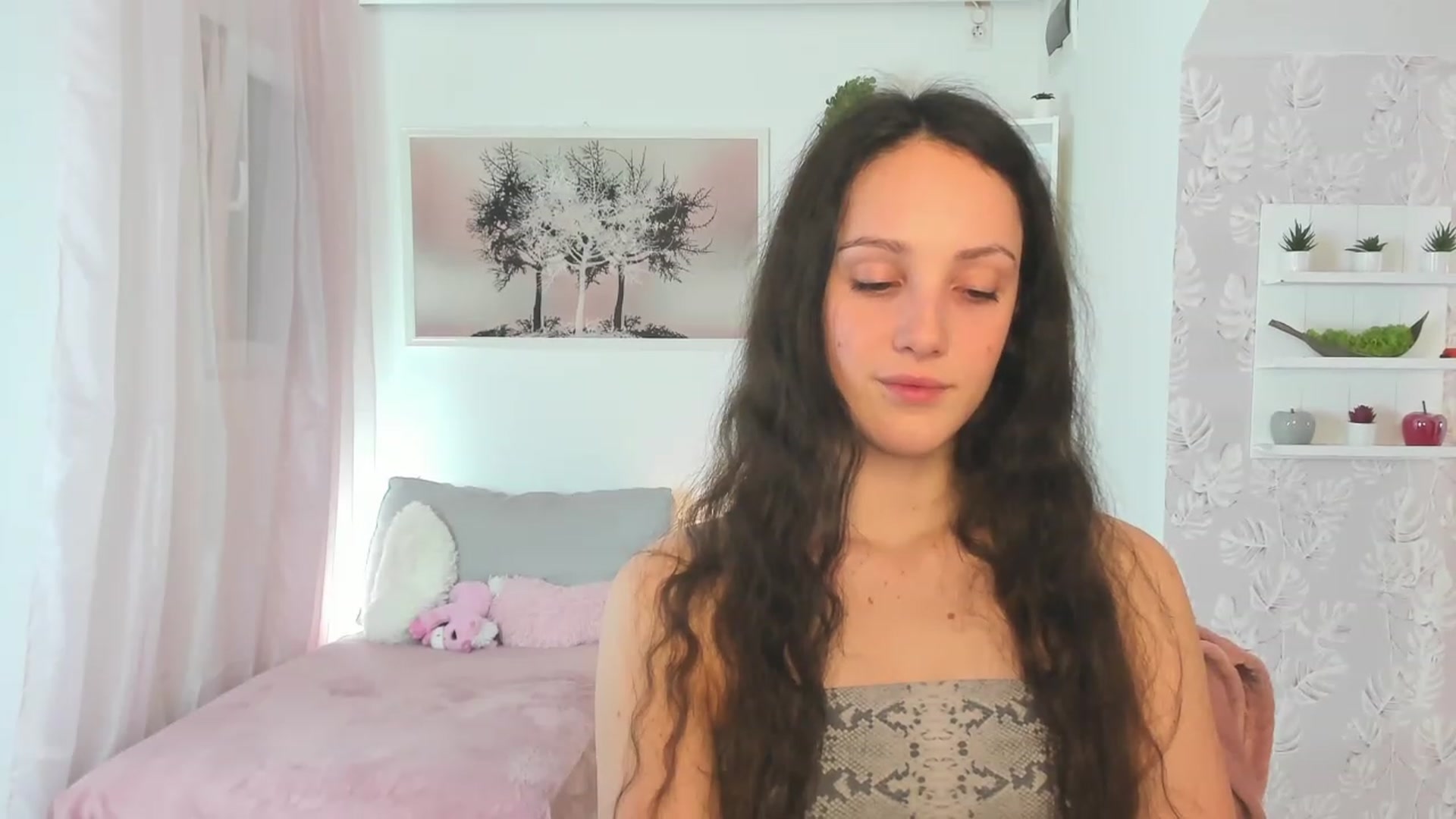 Gallery image thumbnail from Sophie_Rain18's myfreecams stream on, 02/28/2023, 19:00 image 14 of 20