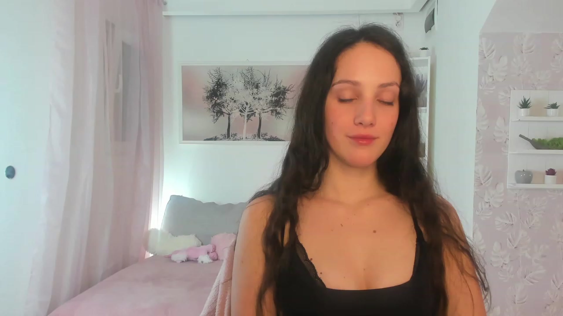 Gallery image thumbnail from Sophie_Rain18's myfreecams stream on, 03/02/2023, 18:17 image 19 of 20