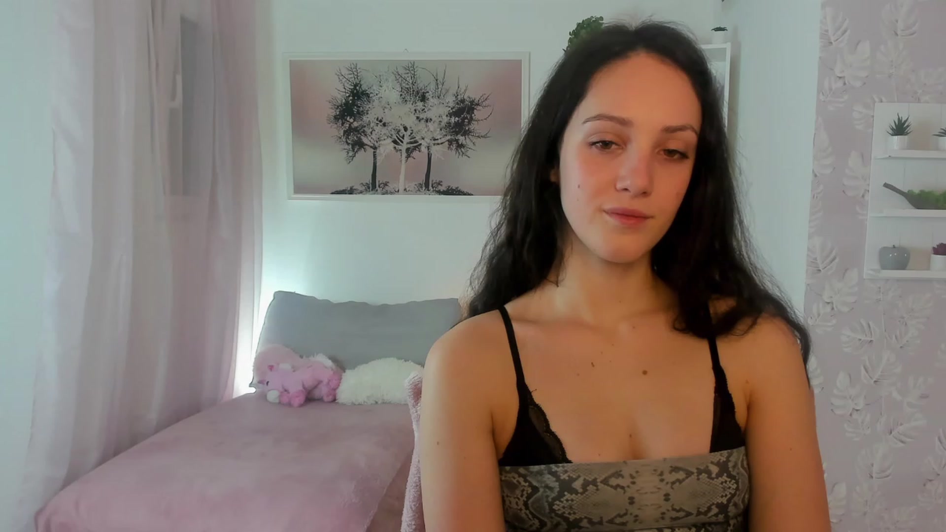 Gallery image thumbnail from Sophie_Rain18's myfreecams stream on, 03/04/2023, 16:18 image 17 of 20
