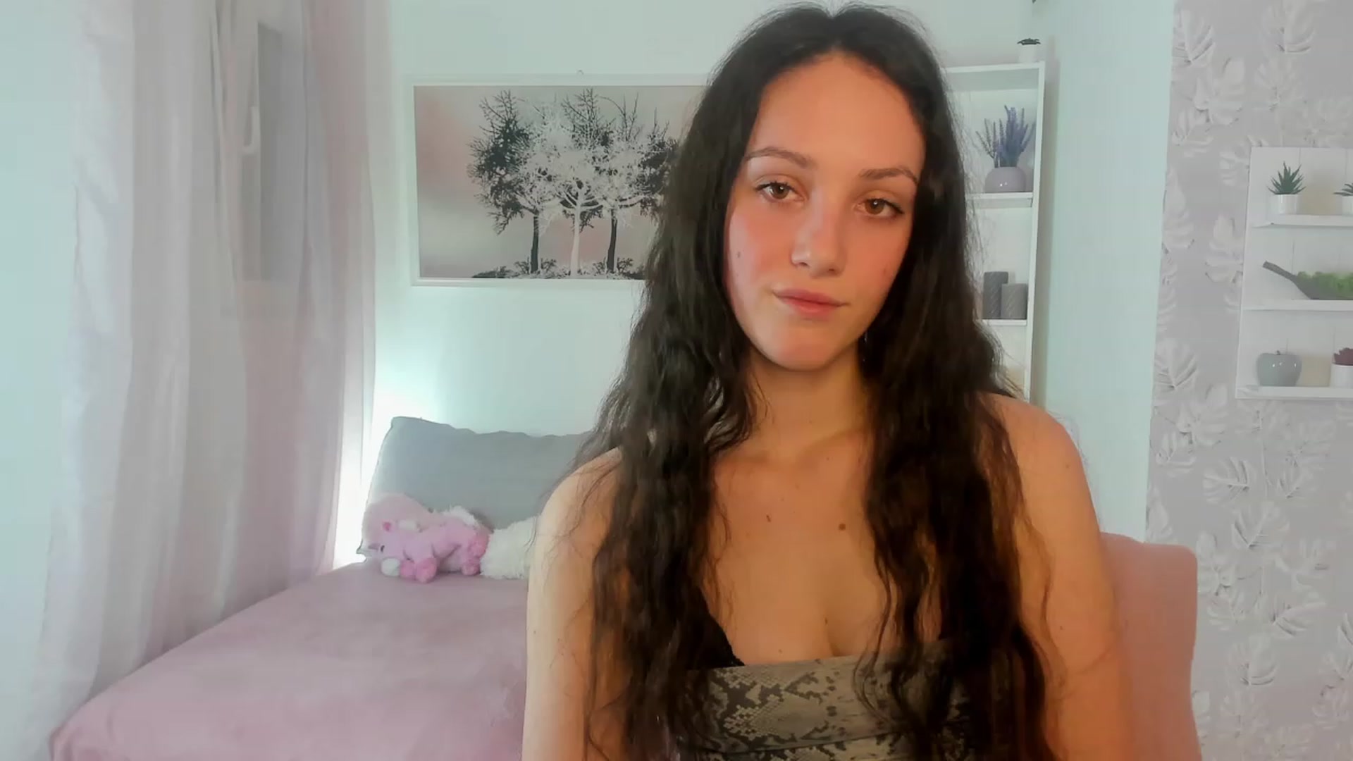 Gallery image thumbnail from Sophie_Rain18's myfreecams stream on, 03/04/2023, 16:18 image 20 of 20