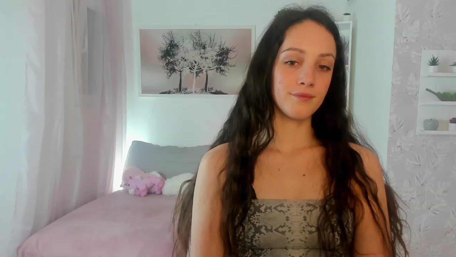 Gallery image thumbnail from Sophie_Rain18's myfreecams stream on, 03/04/2023, 16:18 image 1 of 20