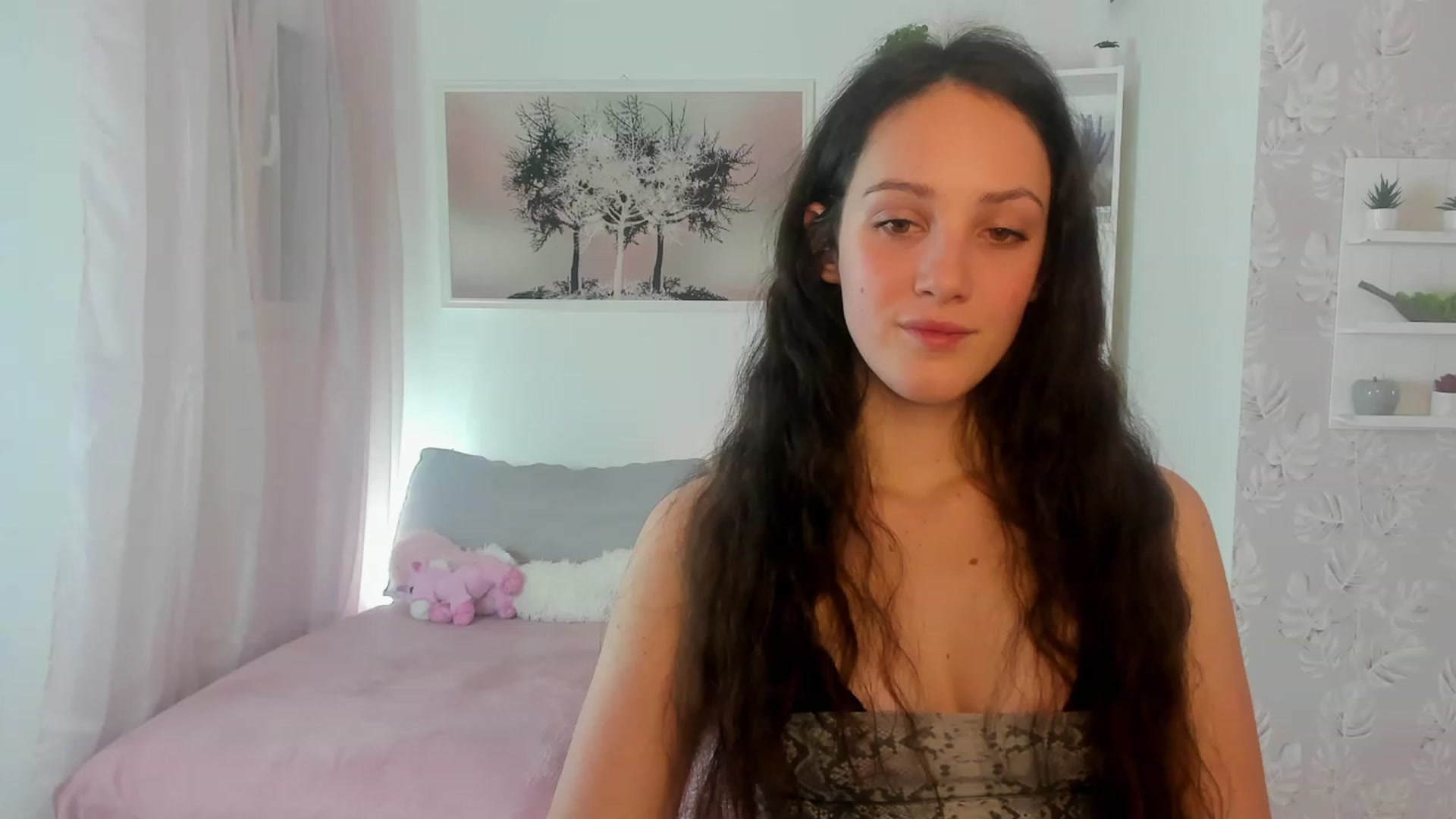 Gallery image thumbnail from Sophie_Rain18's myfreecams stream on, 03/04/2023, 18:33 image 19 of 20