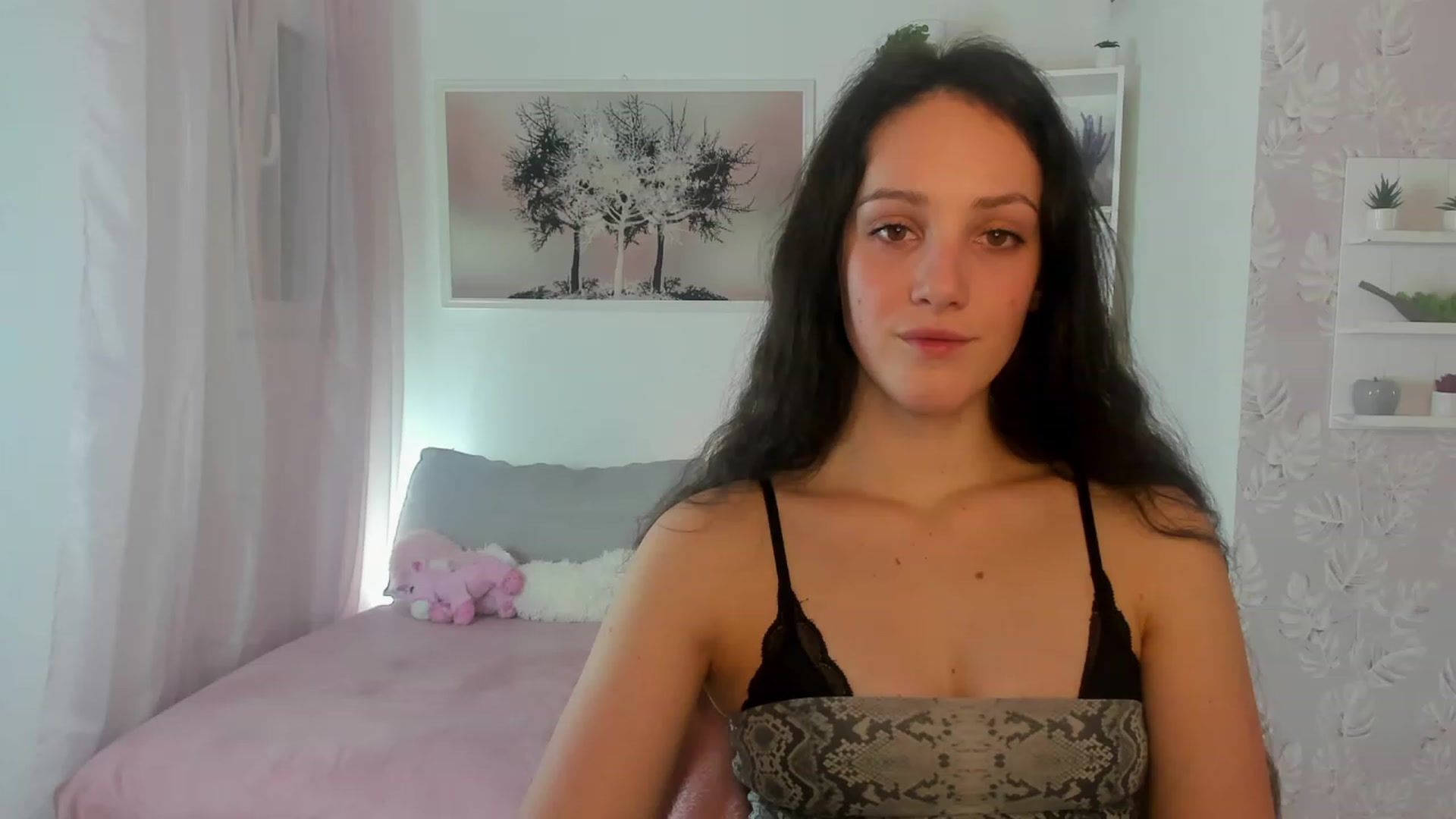 Gallery image thumbnail from Sophie_Rain18's myfreecams stream on, 03/04/2023, 18:33 image 12 of 20