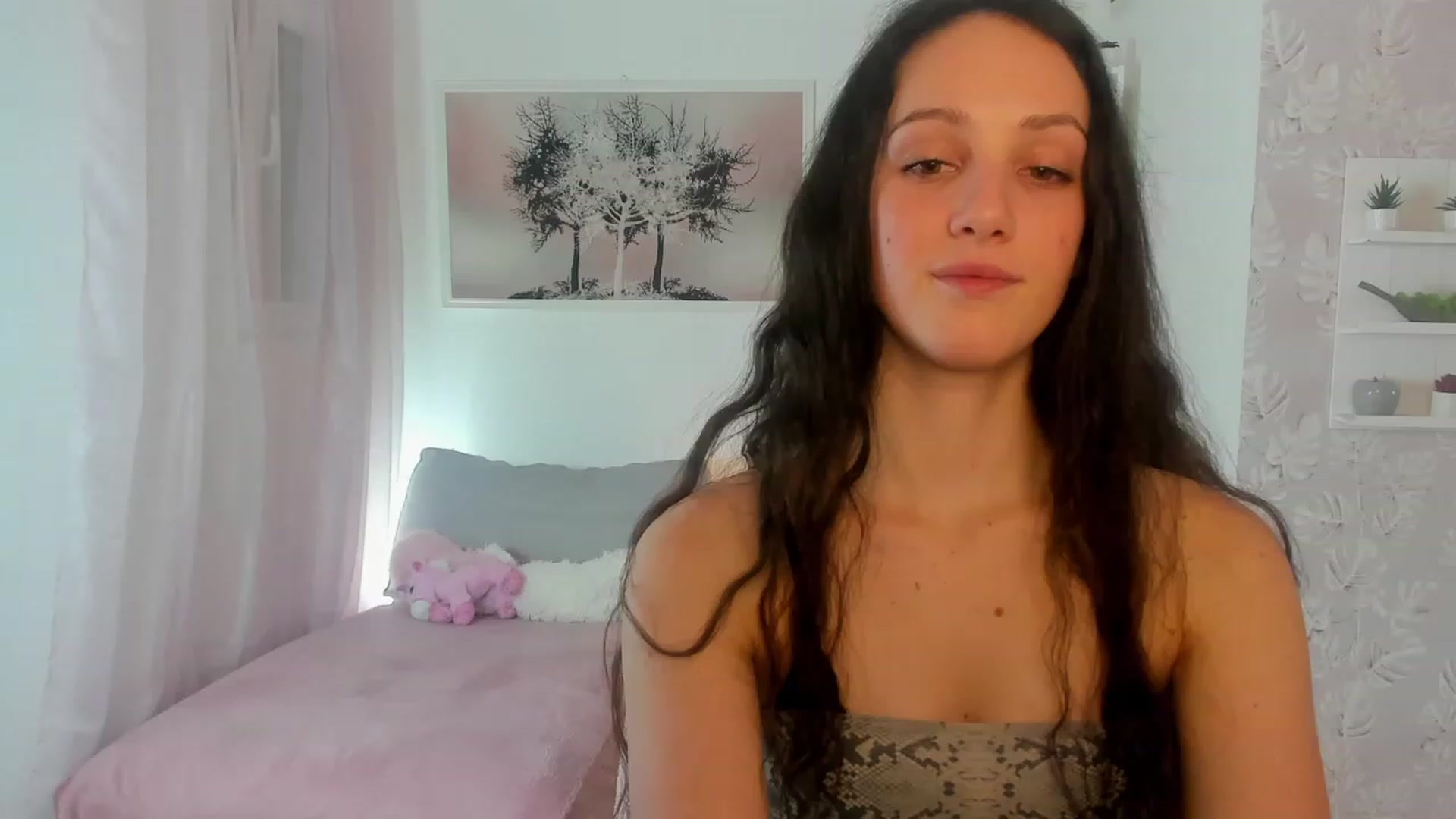 Gallery image thumbnail from Sophie_Rain18's myfreecams stream on, 03/04/2023, 18:33 image 14 of 20