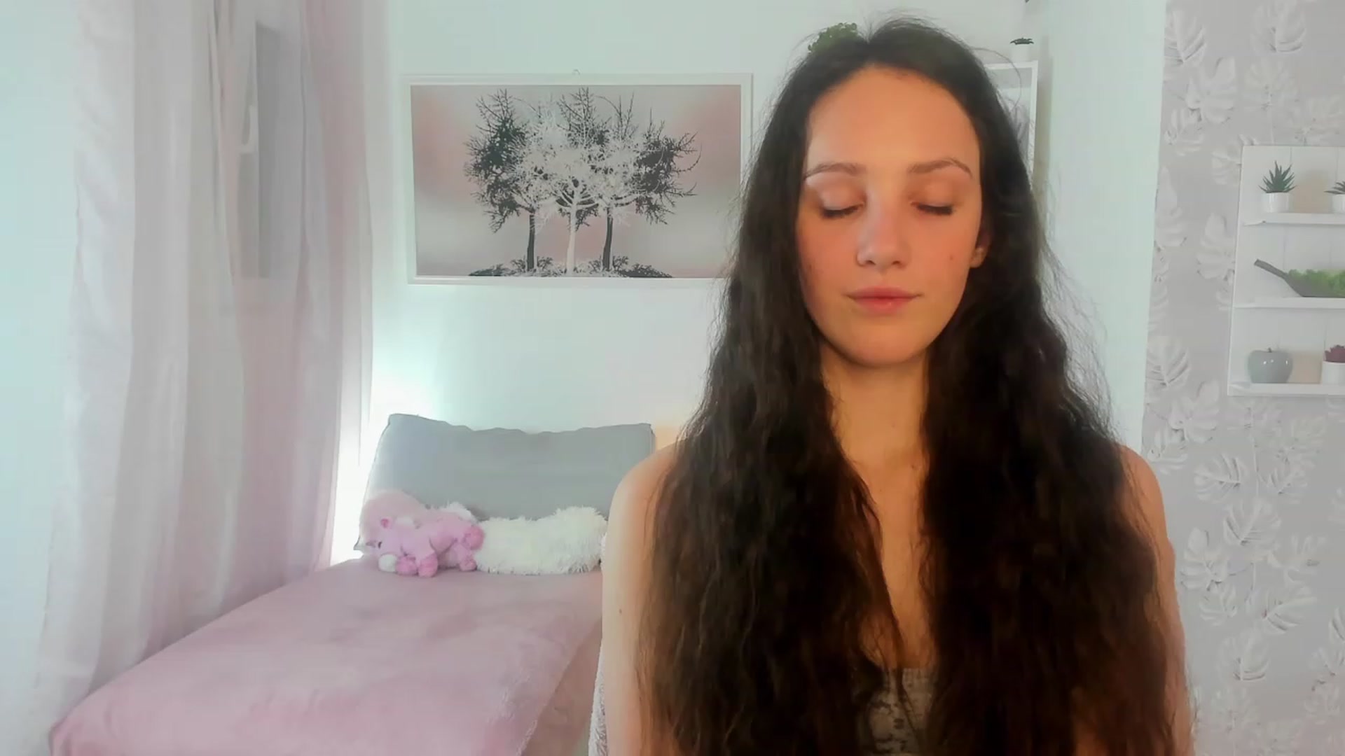 Gallery image thumbnail from Sophie_Rain18's myfreecams stream on, 03/04/2023, 19:07 image 15 of 20