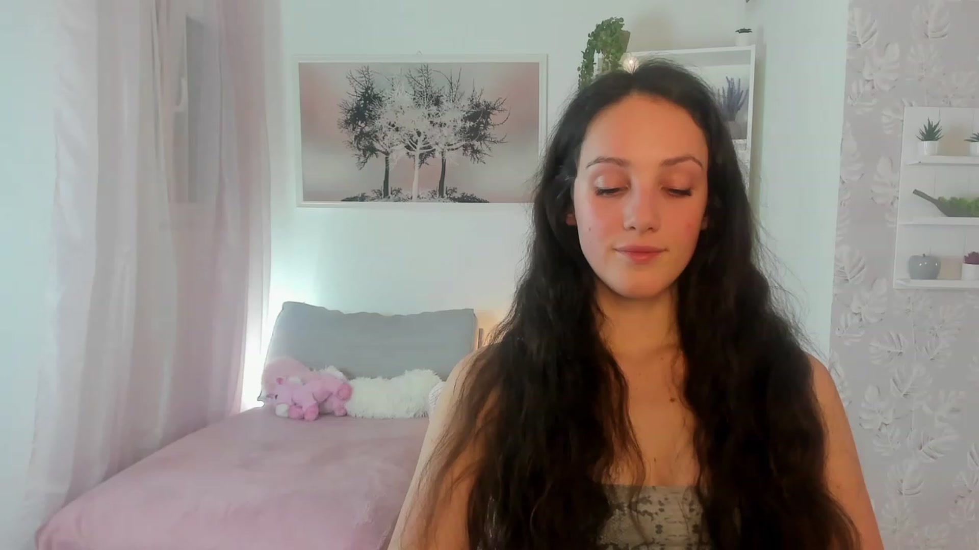 Gallery image thumbnail from Sophie_Rain18's myfreecams stream on, 03/04/2023, 19:07 image 17 of 20