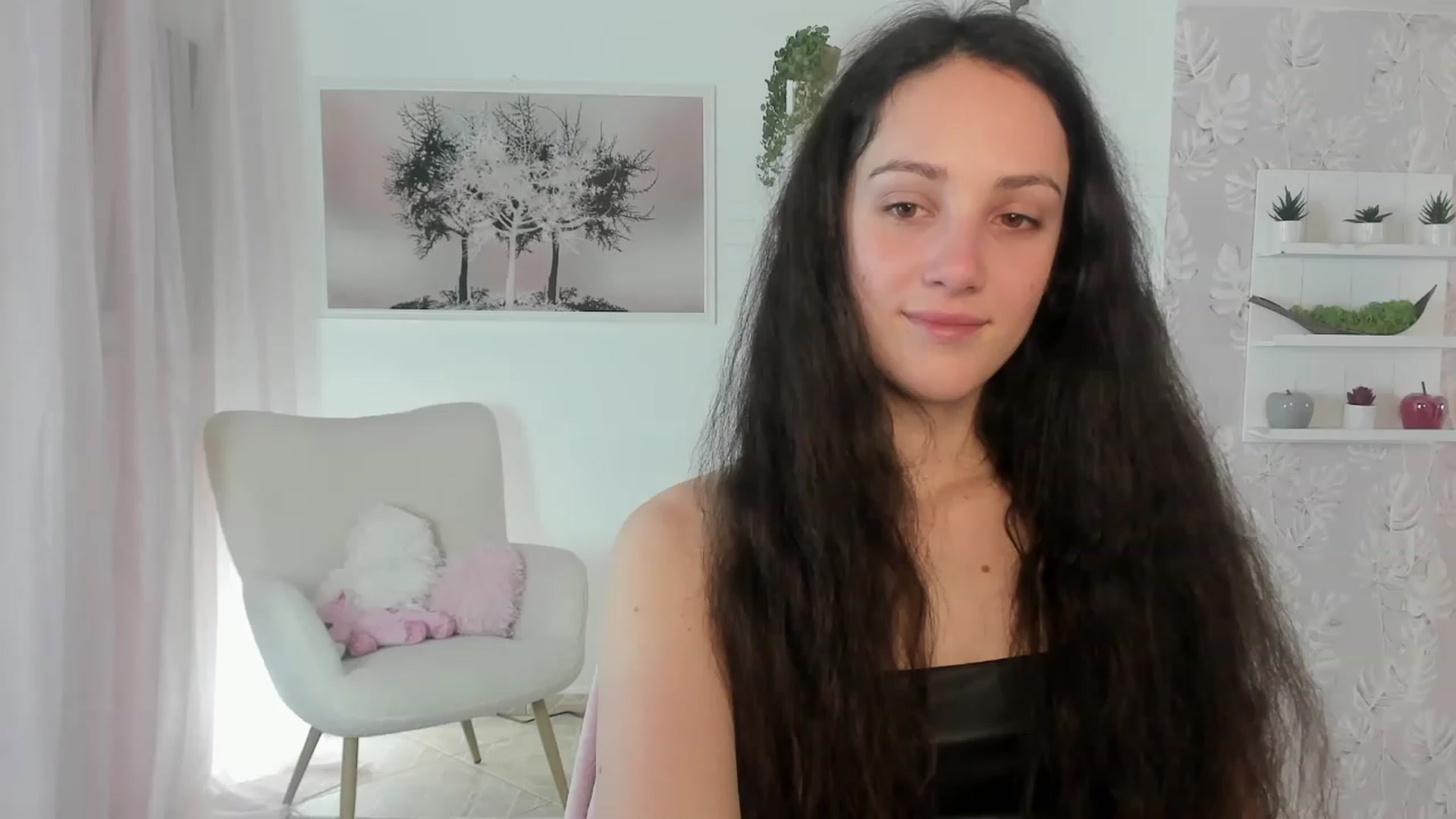 Gallery image thumbnail from Sophie_Rain18's myfreecams stream on, 03/15/2023, 18:46 image 10 of 20