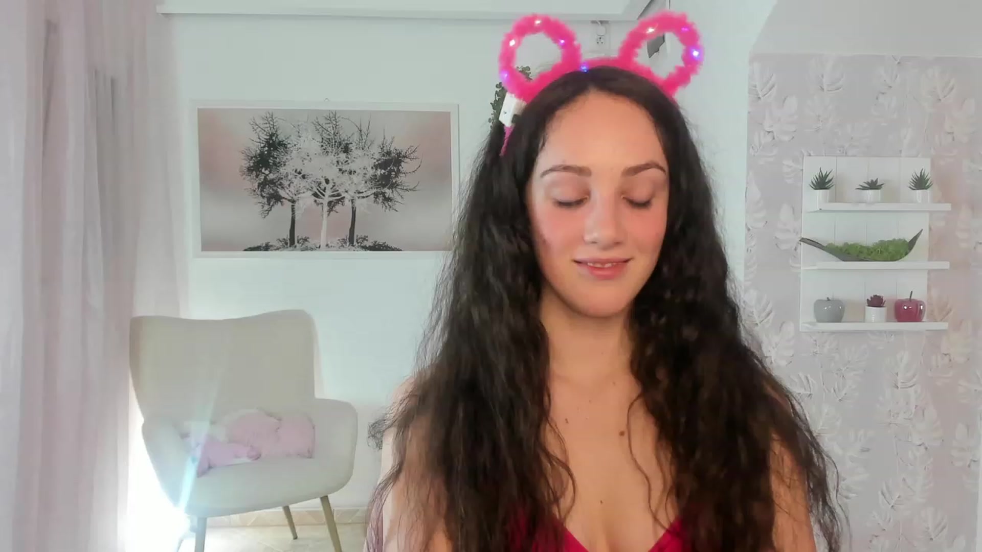 Gallery image thumbnail from Sophie_Rain18's myfreecams stream on, 03/21/2023, 15:41 image 10 of 20