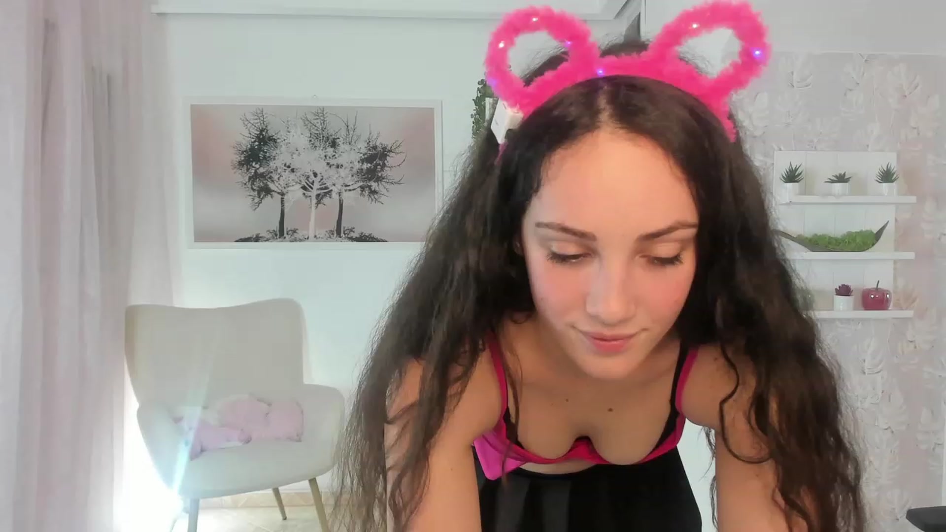 Gallery image thumbnail from Sophie_Rain18's myfreecams stream on, 03/21/2023, 15:41 image 8 of 20