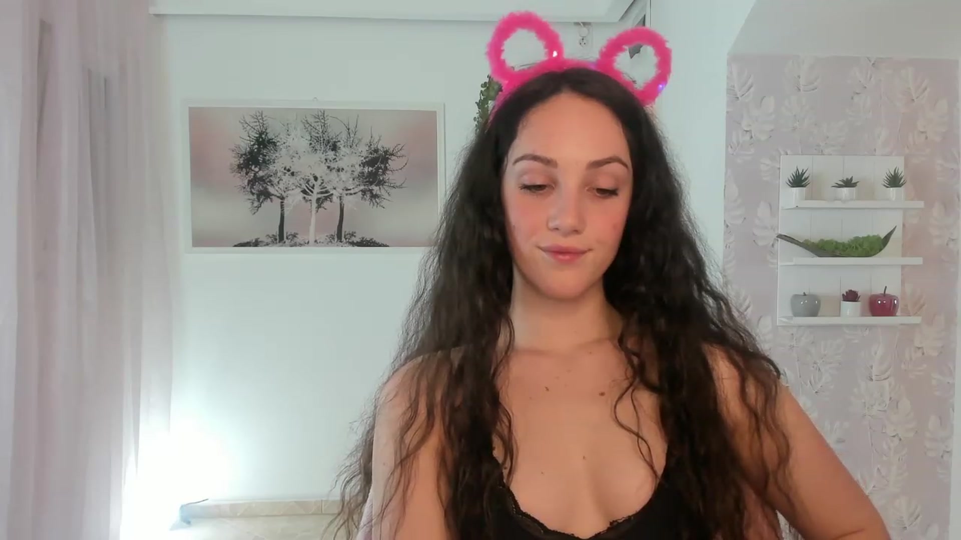 Gallery image thumbnail from Sophie_Rain18's myfreecams stream on, 03/21/2023, 18:09 image 19 of 20