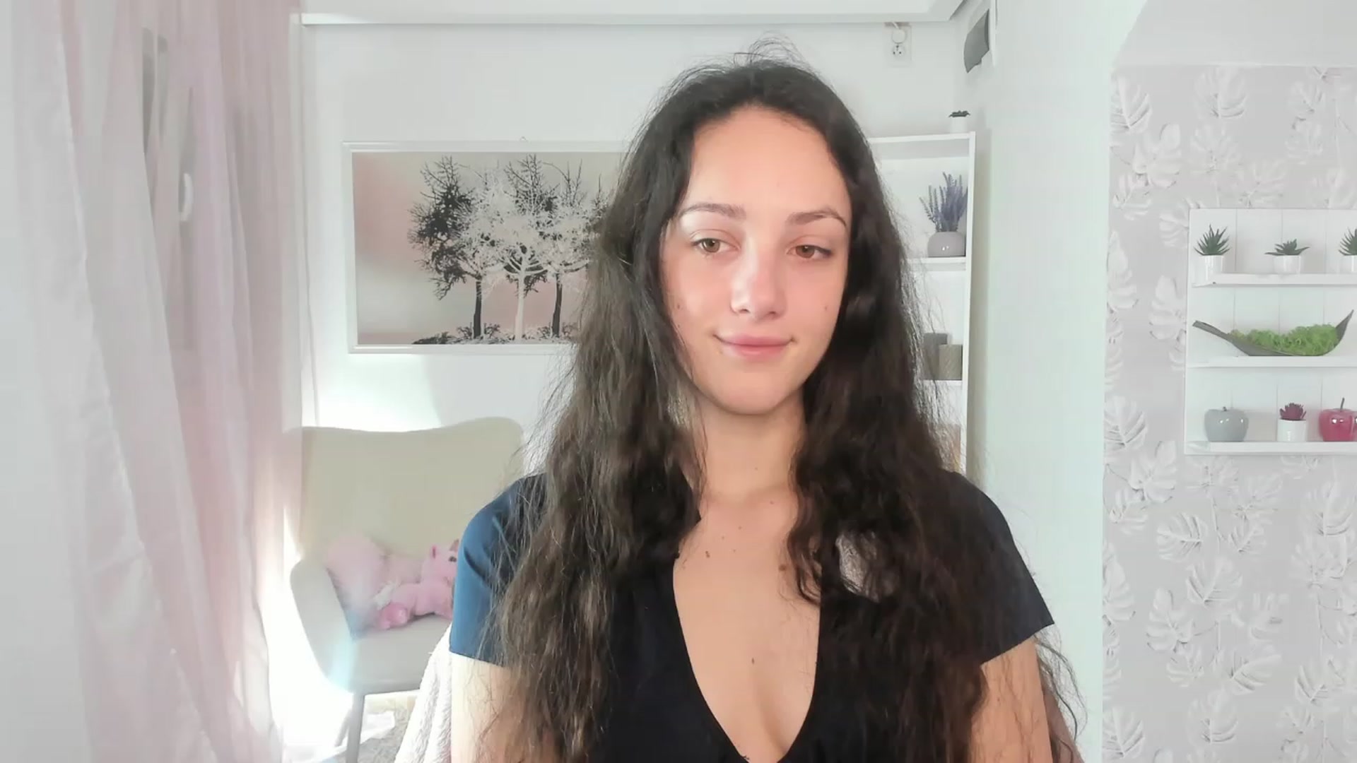 Gallery image thumbnail from Sophie_Rain18's myfreecams stream on, 03/28/2023, 17:25 image 6 of 20