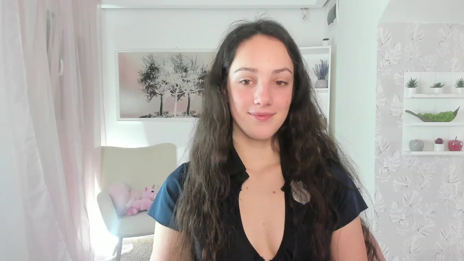 Gallery image thumbnail from Sophie_Rain18's myfreecams stream on, 03/28/2023, 17:25 image 13 of 20