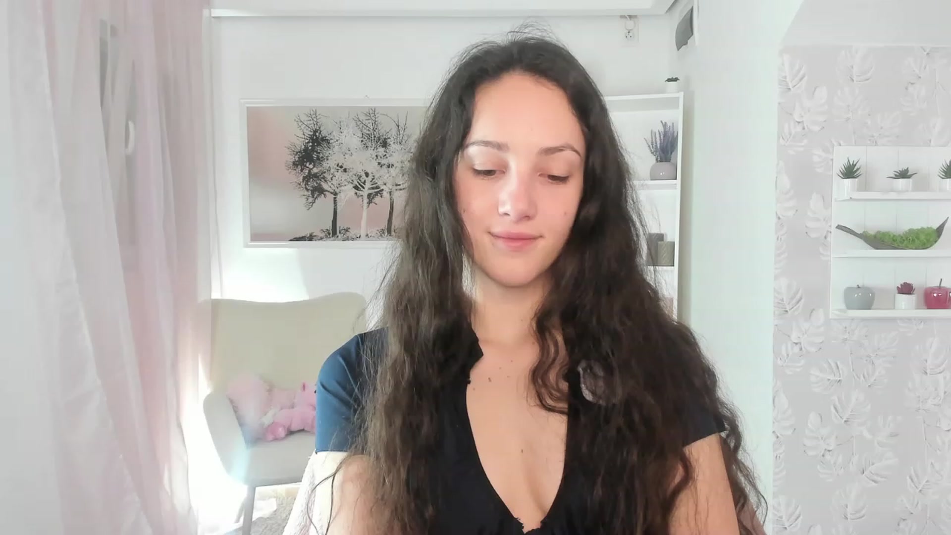 Gallery image thumbnail from Sophie_Rain18's myfreecams stream on, 03/28/2023, 17:25 image 5 of 20