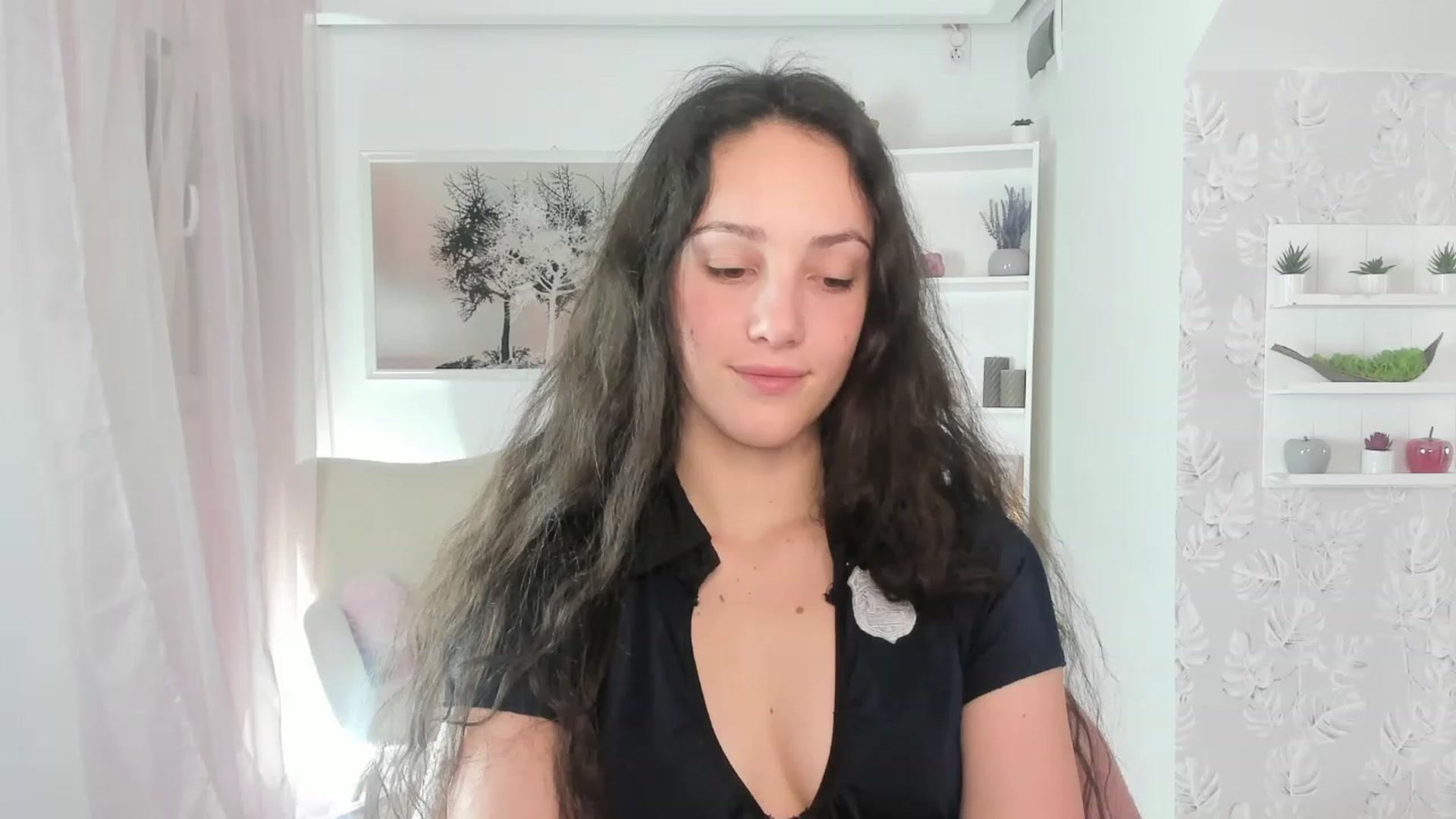 Gallery image thumbnail from Sophie_Rain18's myfreecams stream on, 03/28/2023, 17:25 image 19 of 20