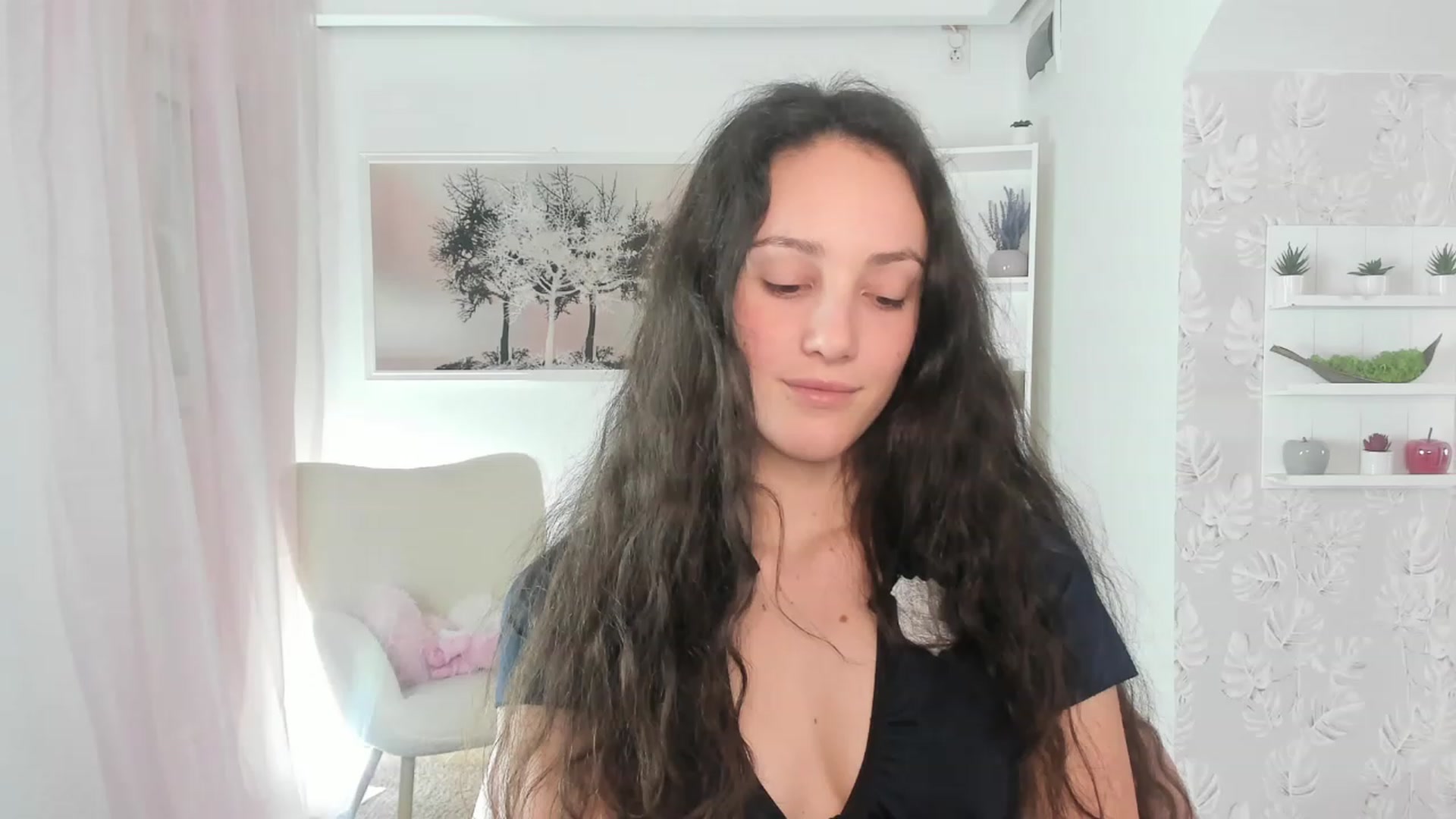 Gallery image thumbnail from Sophie_Rain18's myfreecams stream on, 03/28/2023, 18:25 image 19 of 20