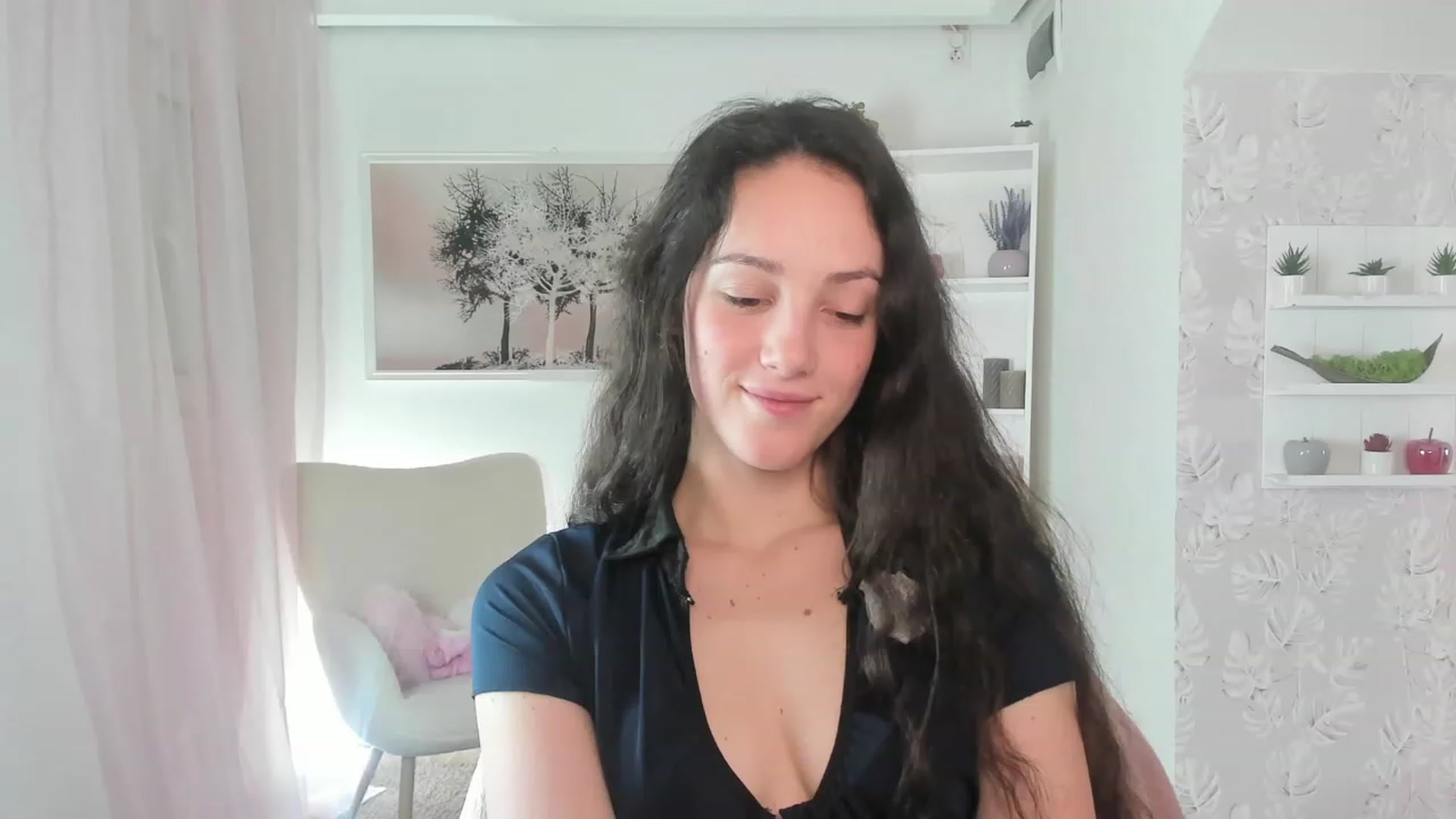 Gallery image thumbnail from Sophie_Rain18's myfreecams stream on, 03/28/2023, 18:25 image 1 of 20