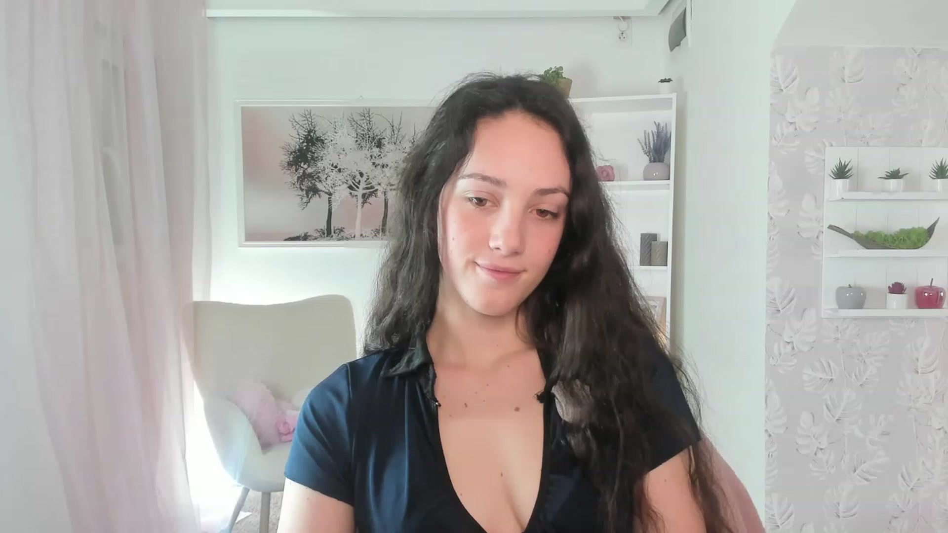 Gallery image thumbnail from Sophie_Rain18's myfreecams stream on, 03/28/2023, 18:25 image 5 of 20
