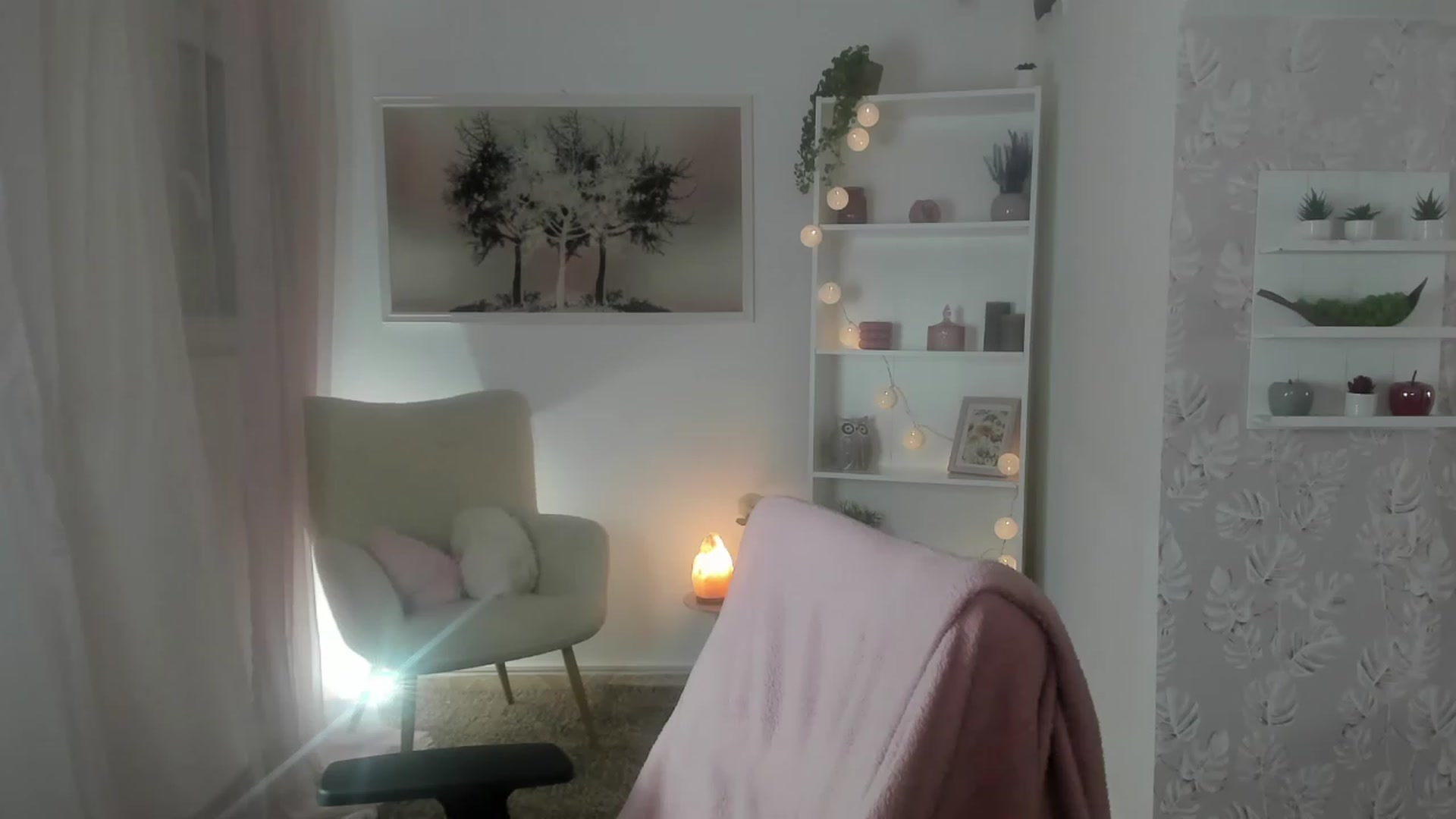 Gallery image thumbnail from Sophie_Rain18's myfreecams stream on, 04/05/2023, 16:39 image 10 of 20