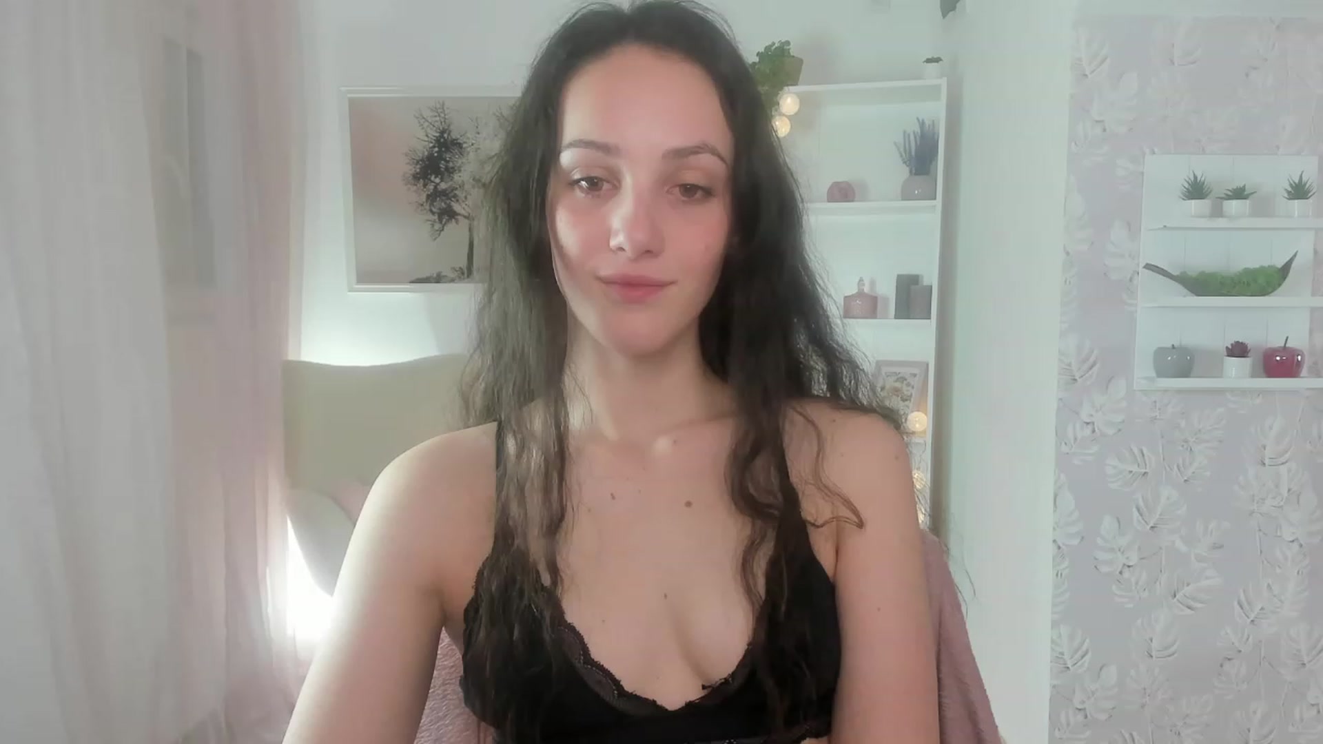 Gallery image thumbnail from Sophie_Rain18's myfreecams stream on, 04/05/2023, 16:39 image 2 of 20