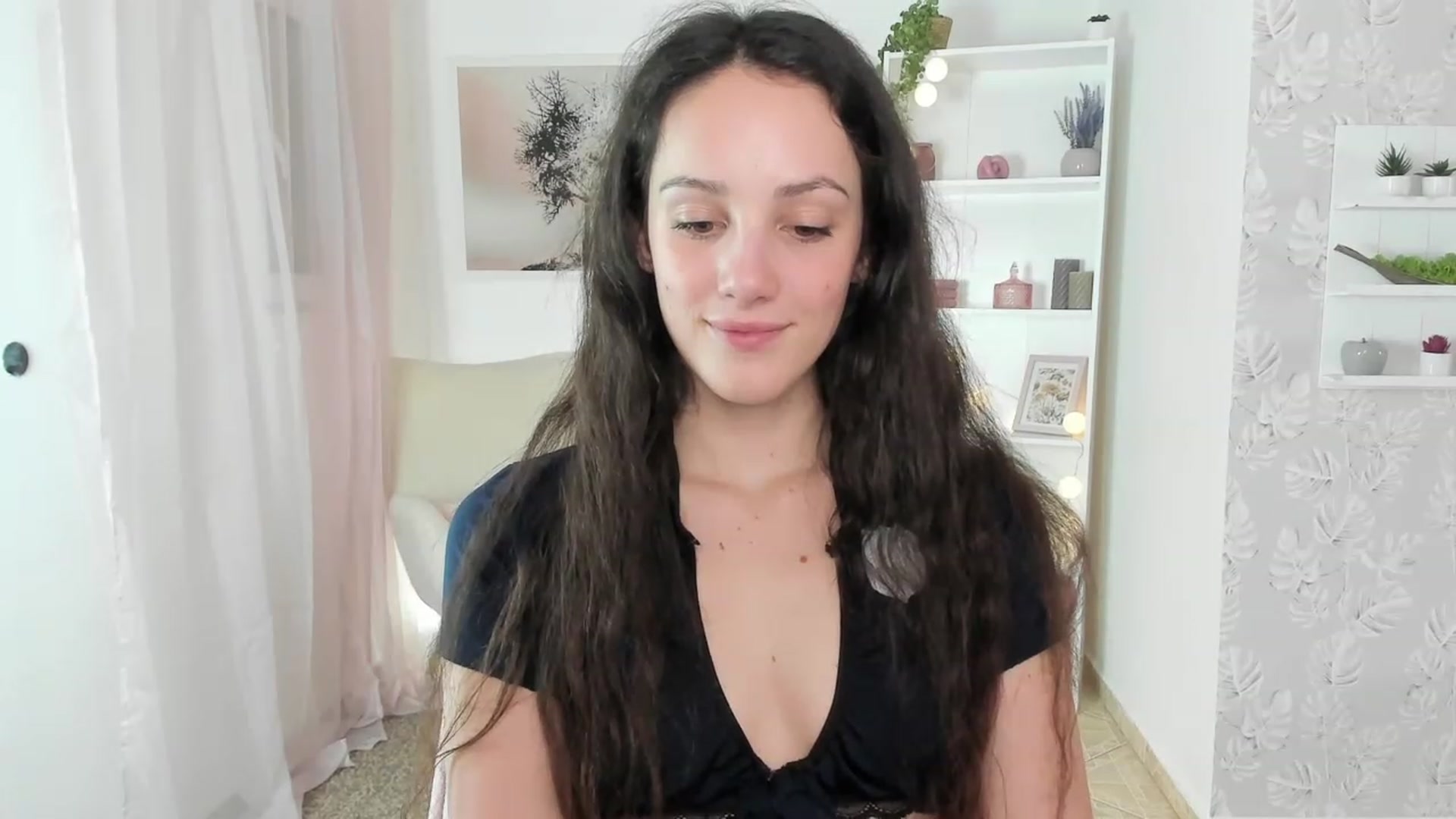 Gallery image thumbnail from Sophie_Rain18's myfreecams stream on, 04/10/2023, 18:13 image 9 of 20