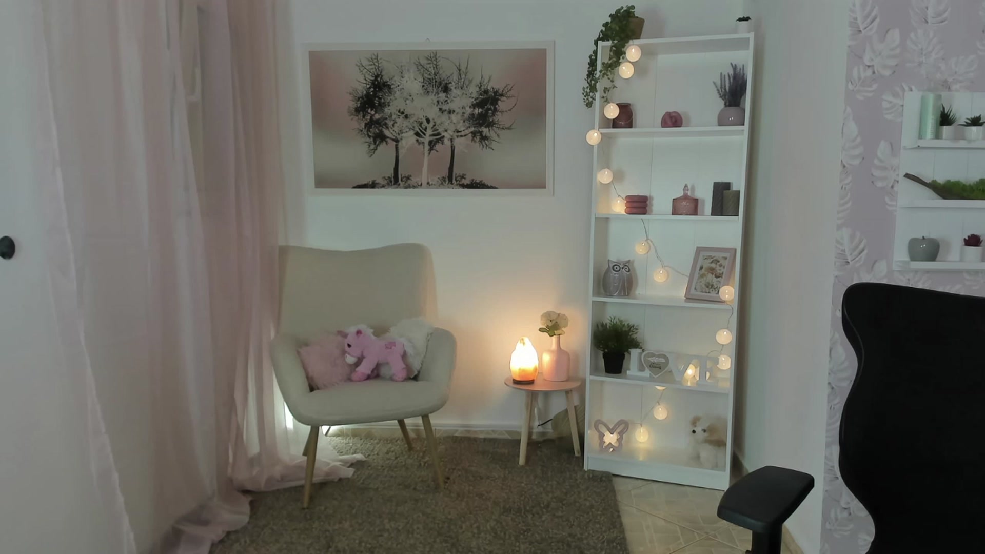 Gallery image thumbnail from Sophie_Rain18's myfreecams stream on, 04/11/2023, 14:23 image 14 of 20
