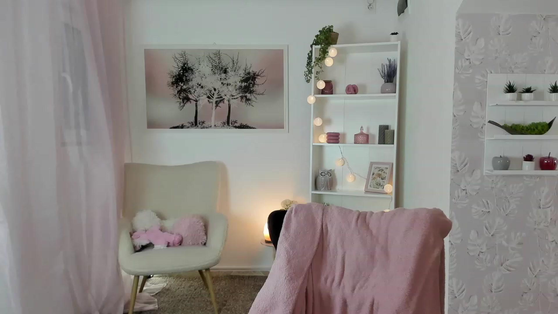 Gallery image thumbnail from Sophie_Rain18's myfreecams stream on, 04/18/2023, 15:55 image 4 of 20
