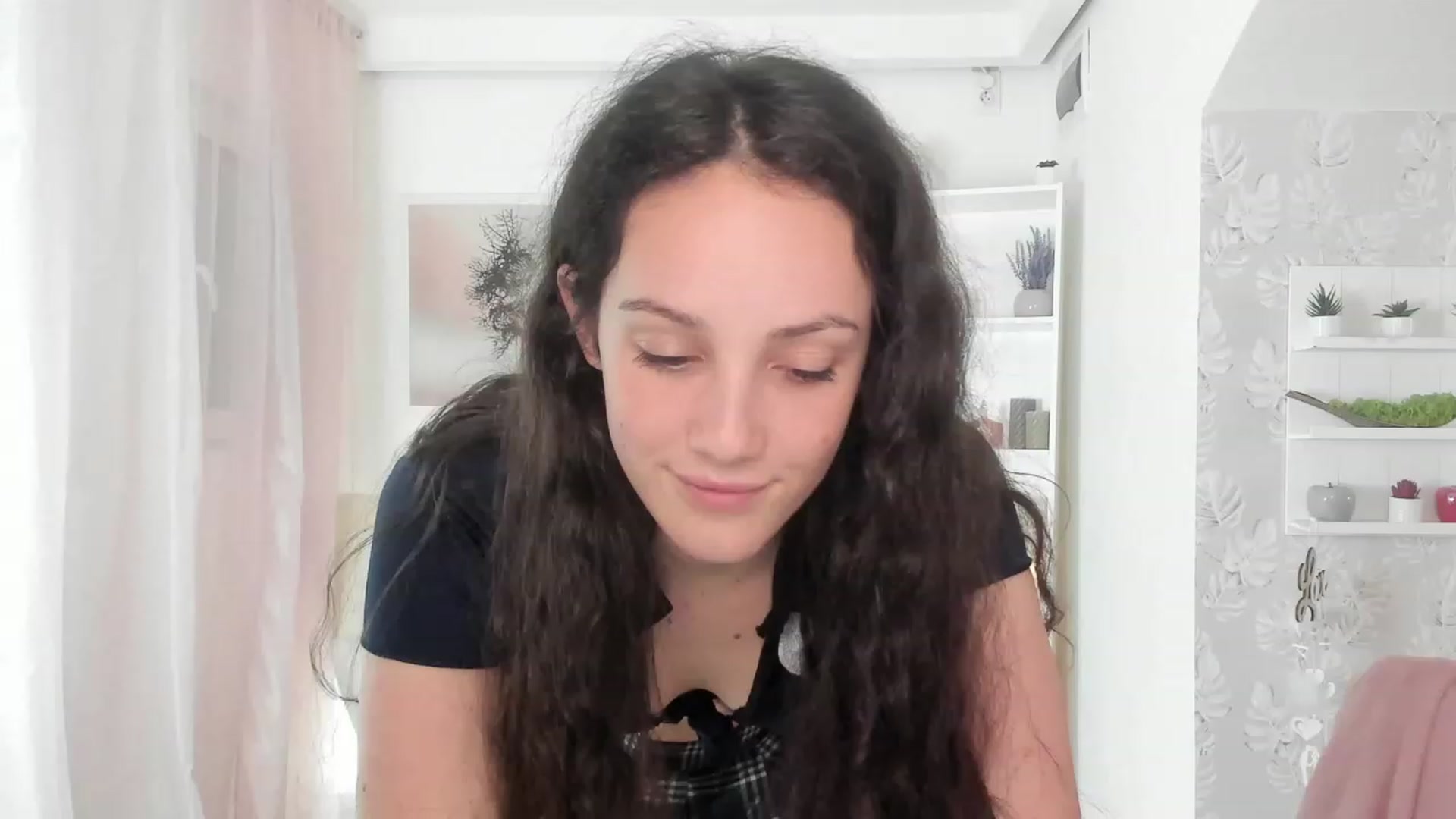 Gallery image thumbnail from Sophie_Rain18's myfreecams stream on, 04/25/2023, 17:24 image 9 of 20