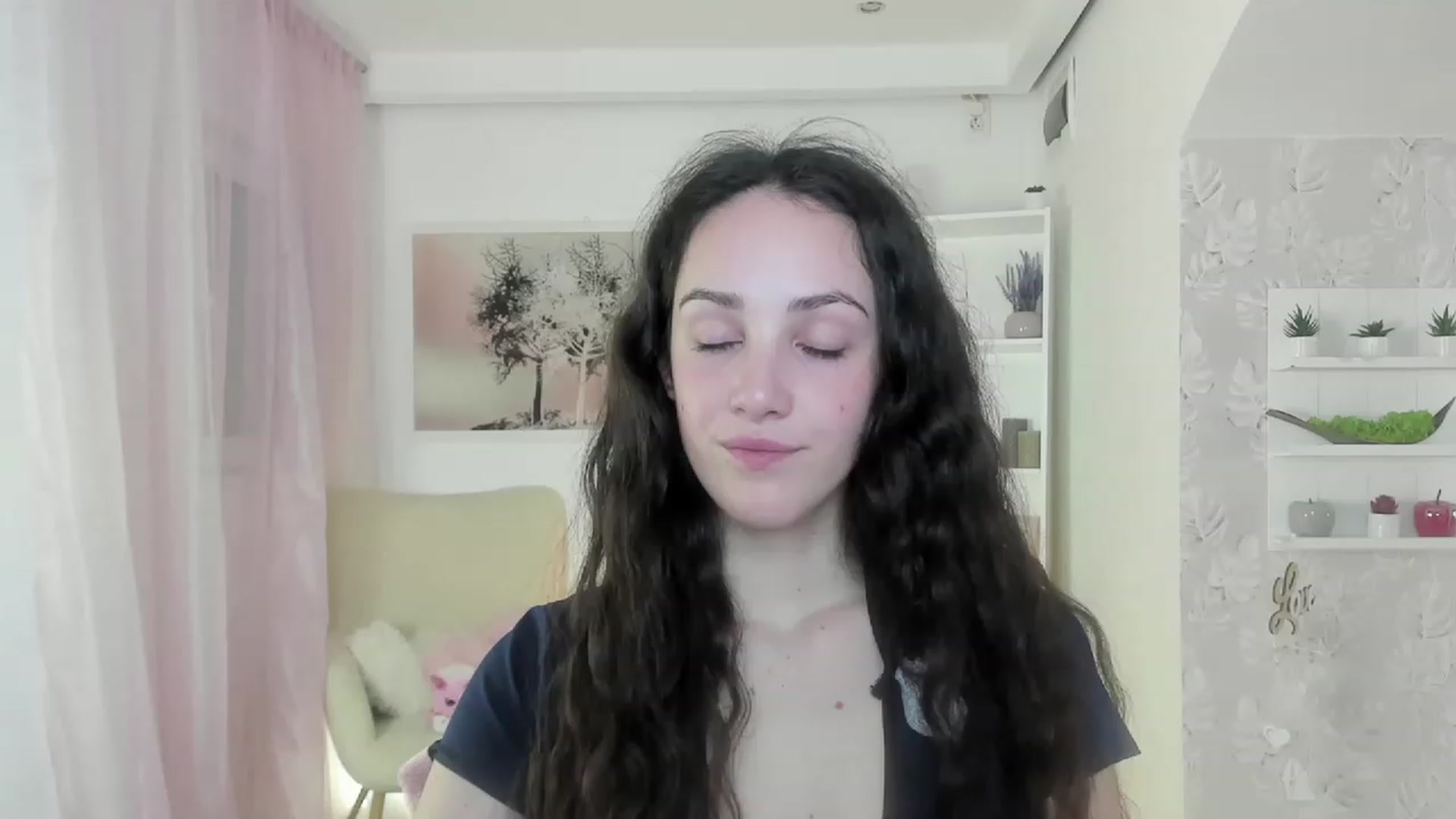 Gallery image thumbnail from Sophie_Rain18's myfreecams stream on, 05/08/2023, 15:53 image 16 of 20