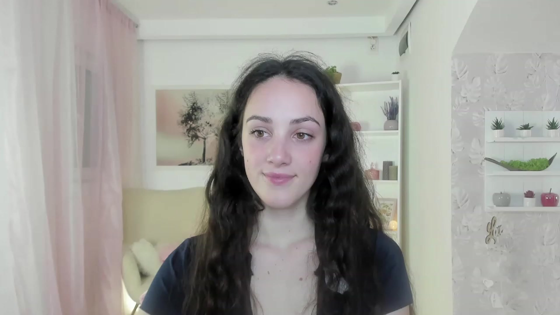 Gallery image thumbnail from Sophie_Rain18's myfreecams stream on, 05/08/2023, 15:53 image 13 of 20
