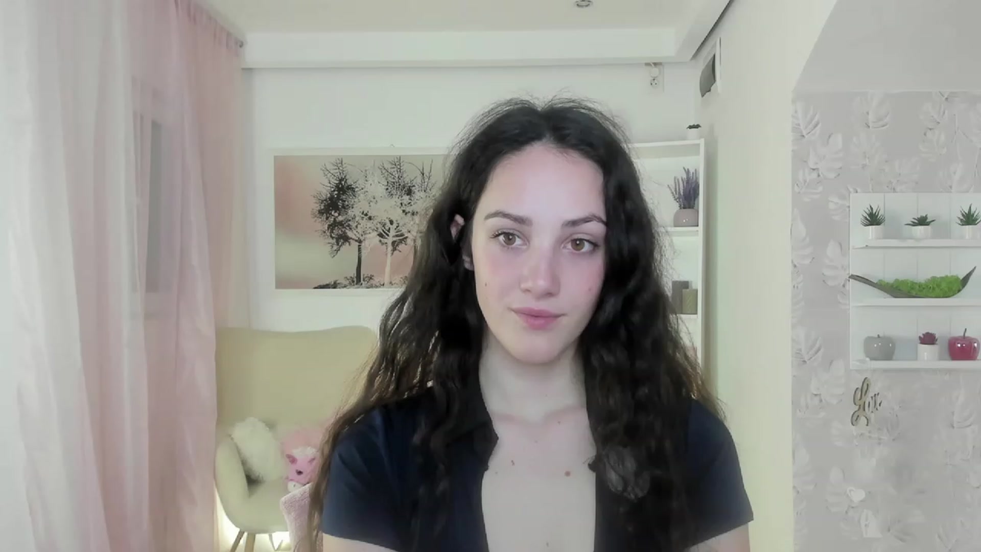 Gallery image thumbnail from Sophie_Rain18's myfreecams stream on, 05/08/2023, 15:53 image 9 of 20