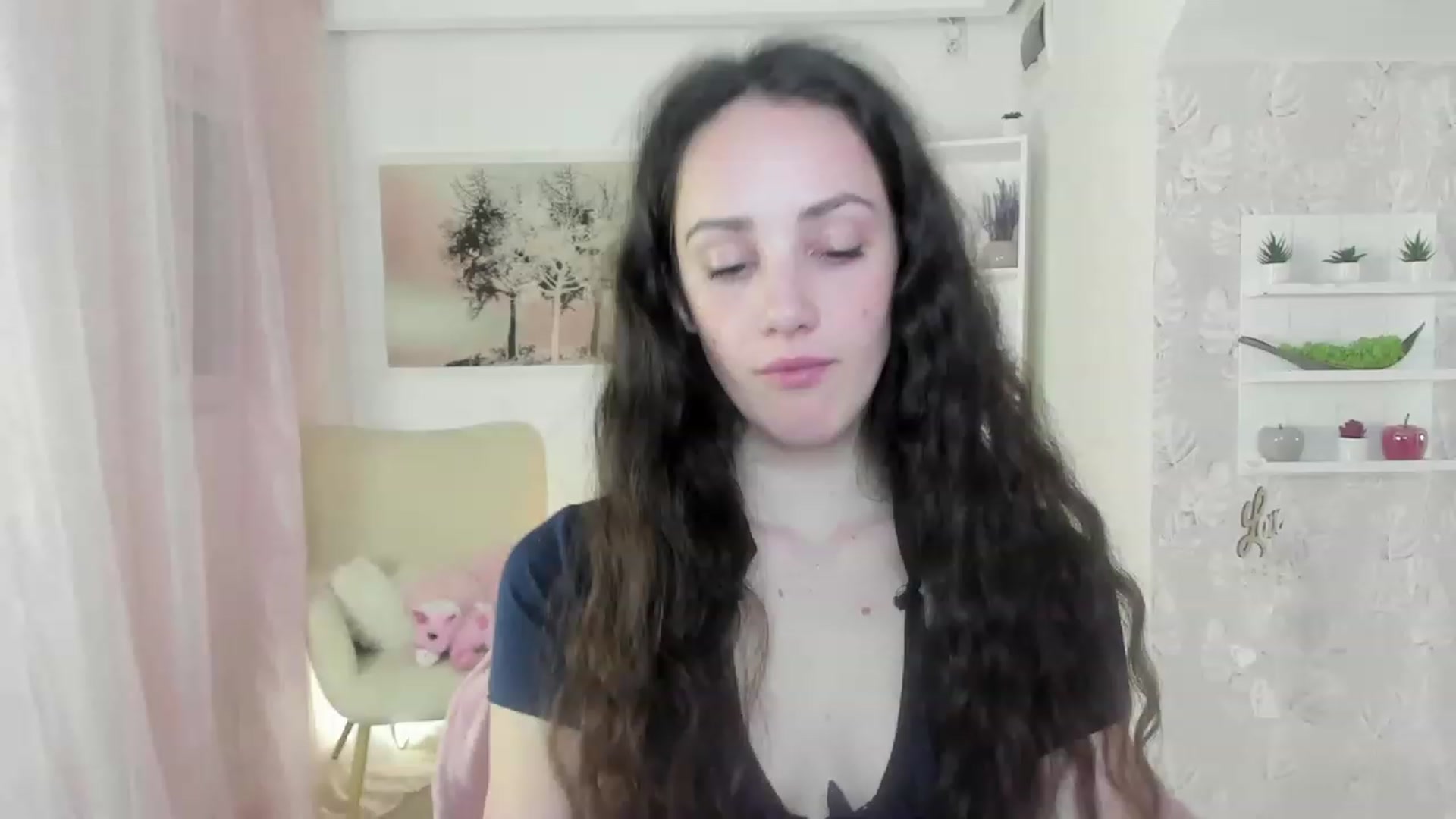 Gallery image thumbnail from Sophie_Rain18's myfreecams stream on, 05/08/2023, 17:31 image 13 of 20
