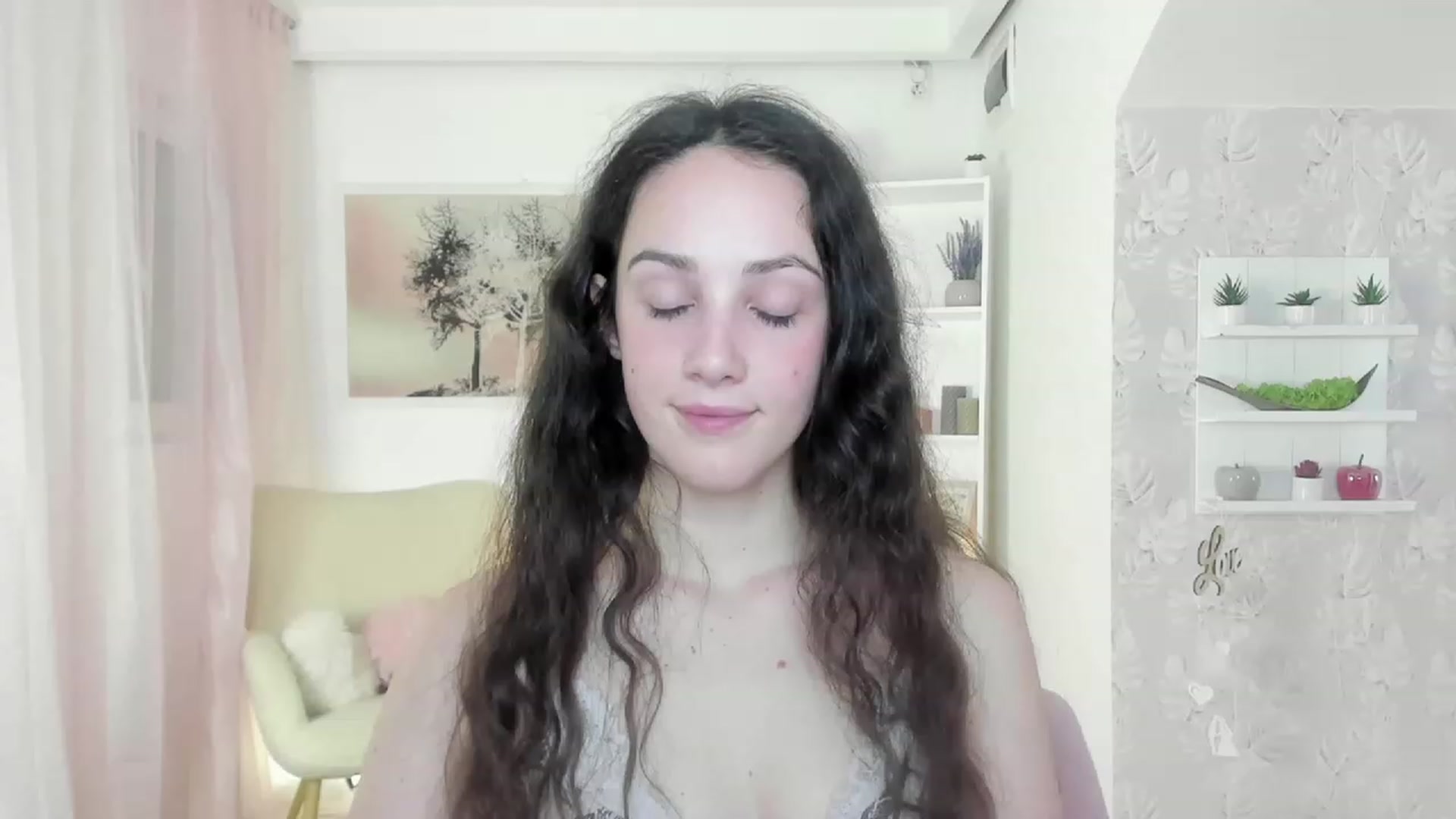 Gallery image thumbnail from Sophie_Rain18's myfreecams stream on, 05/09/2023, 17:00 image 20 of 20