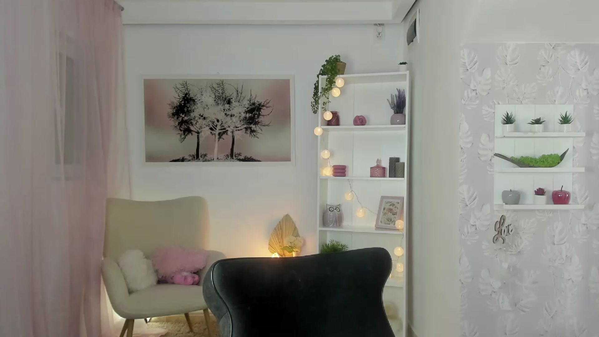 Gallery image thumbnail from Sophie_Rain18's myfreecams stream on, 05/09/2023, 17:00 image 13 of 20