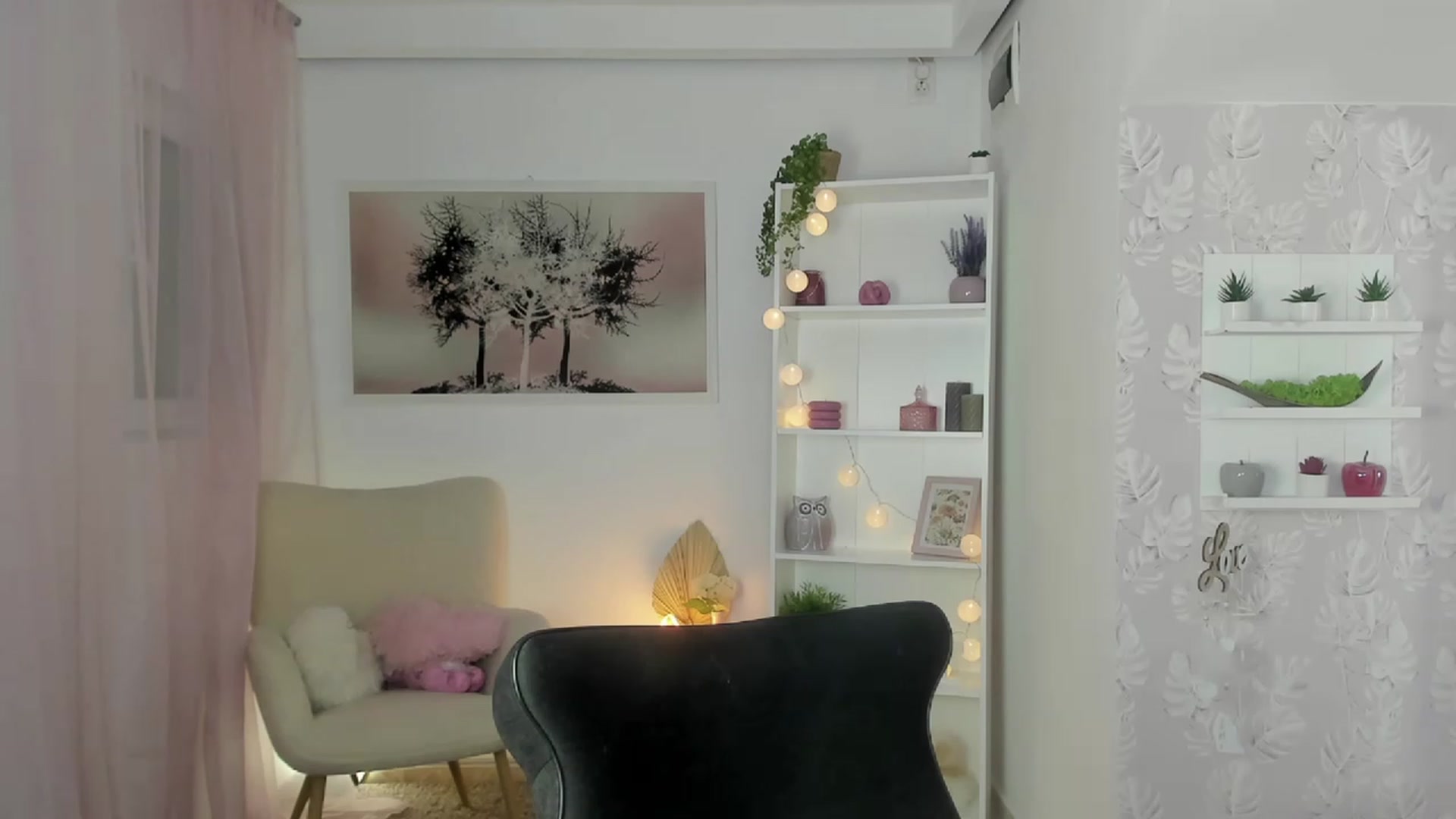 Gallery image thumbnail from Sophie_Rain18's myfreecams stream on, 05/09/2023, 17:00 image 10 of 20
