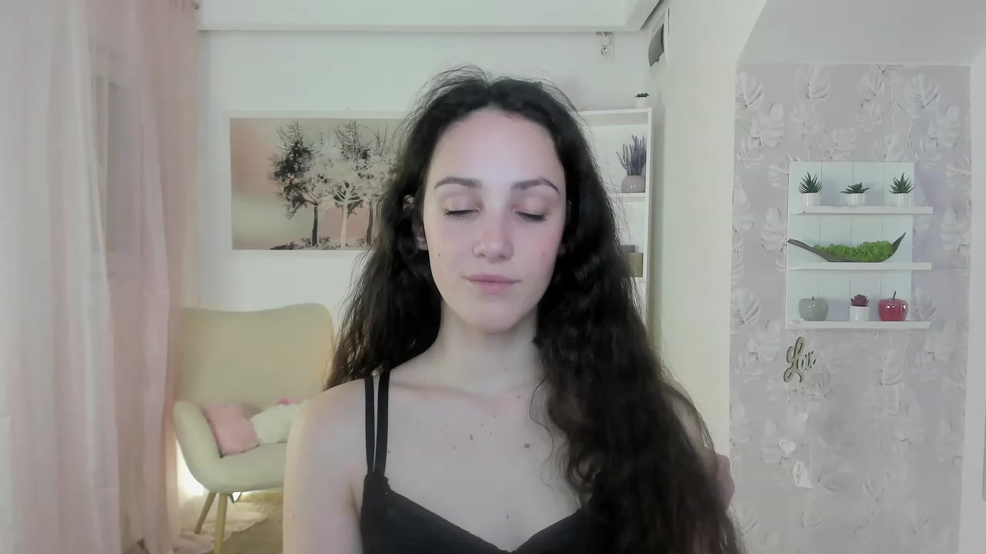 Gallery image thumbnail from Sophie_Rain18's myfreecams stream on, 05/10/2023, 15:03 image 2 of 20