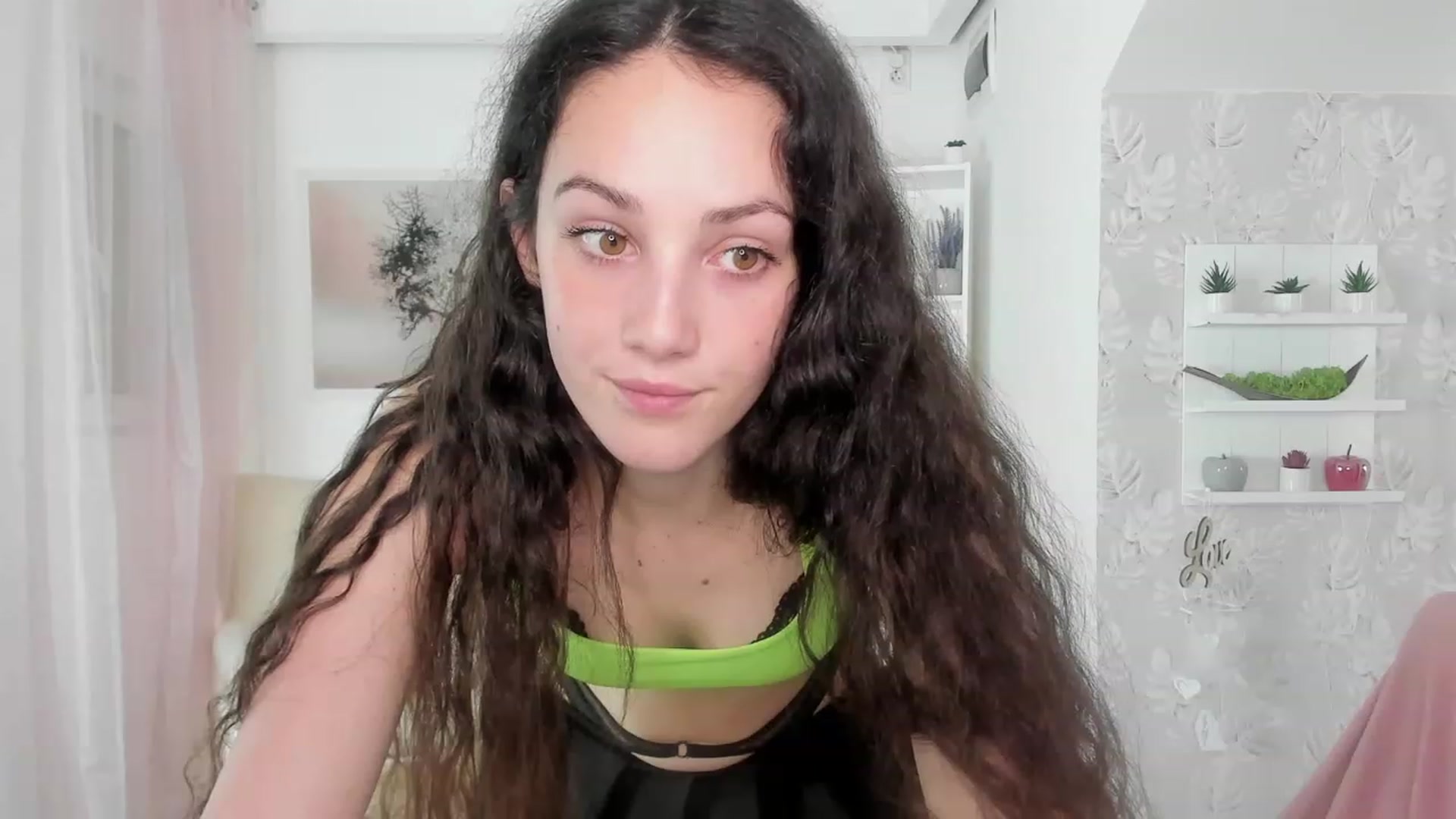 Gallery image thumbnail from Sophie_Rain18's myfreecams stream on, 05/15/2023, 14:58 image 15 of 20